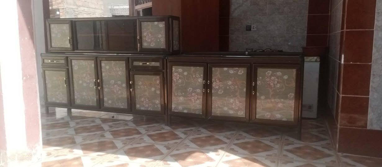 للبيع//كاونتر مقطع سعودي قياس مترين وسنك ستيل قياس 1,5 اخو الجديد السعر 325 الف وبي مجال العنوان الكرابله شارع مدرسه العروبه الاتصال ***********,
