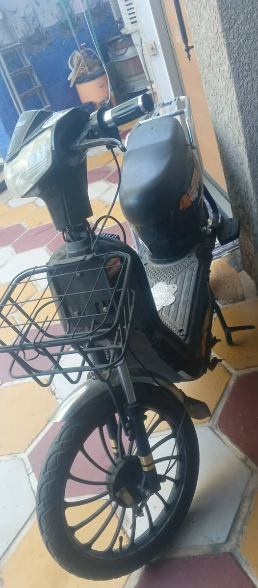 للبيع دراجه شحن طفت وما اعرف شنو عطلها السعر 150 للستفسار ***********

