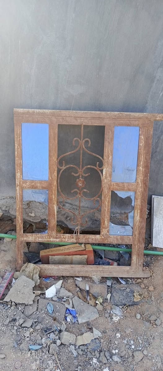 غراض للبيع سندوش ما مستخدم عددهن٤ طول الوحده٤ ونص مع الغراض المحتاج شي من عدهن يتصل عل هاذه الرقم ***********
