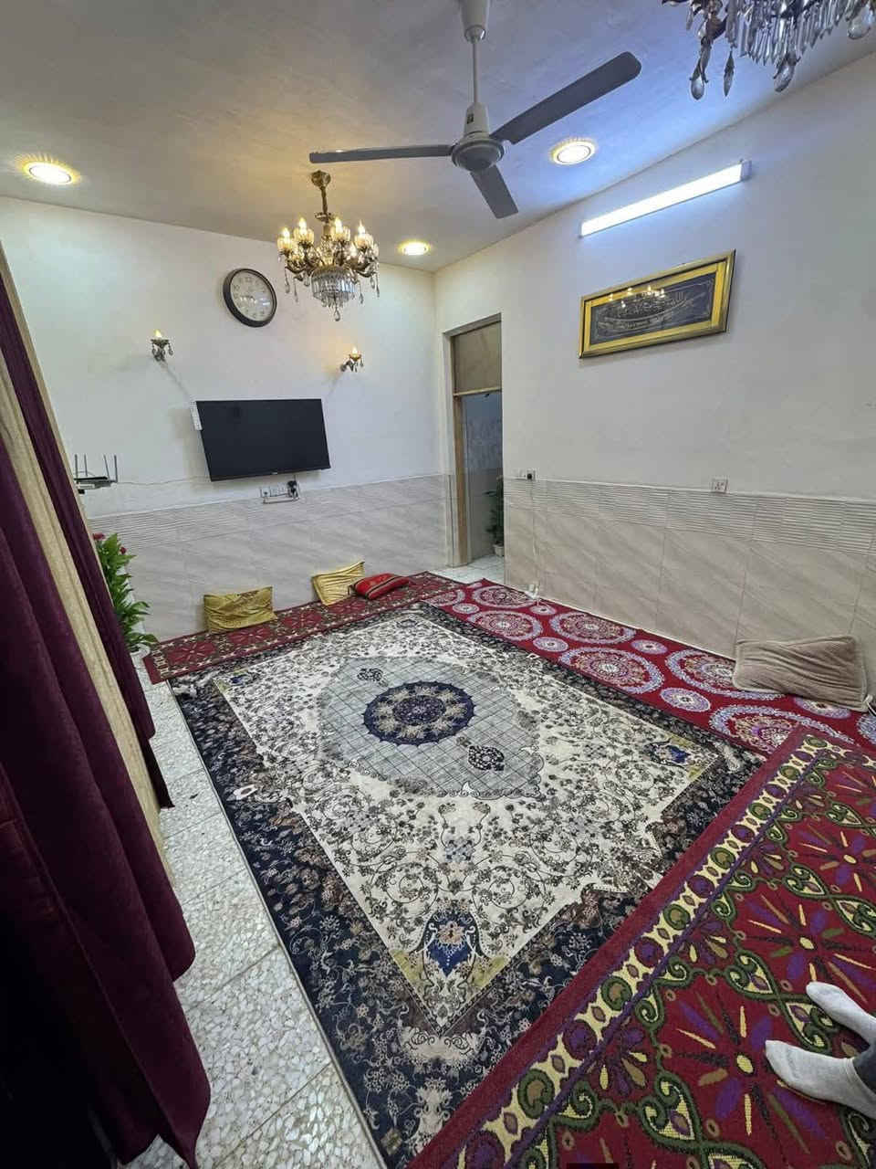 دار للبيع مساحه 80 متر..ريا وسكينة
طابق ونص طابق ثاني مكامل البيت على فرعين مقاطعة 2/11
قرب بانزيخانة الجبهه وشارع المكاتب السعر 90 
***********
