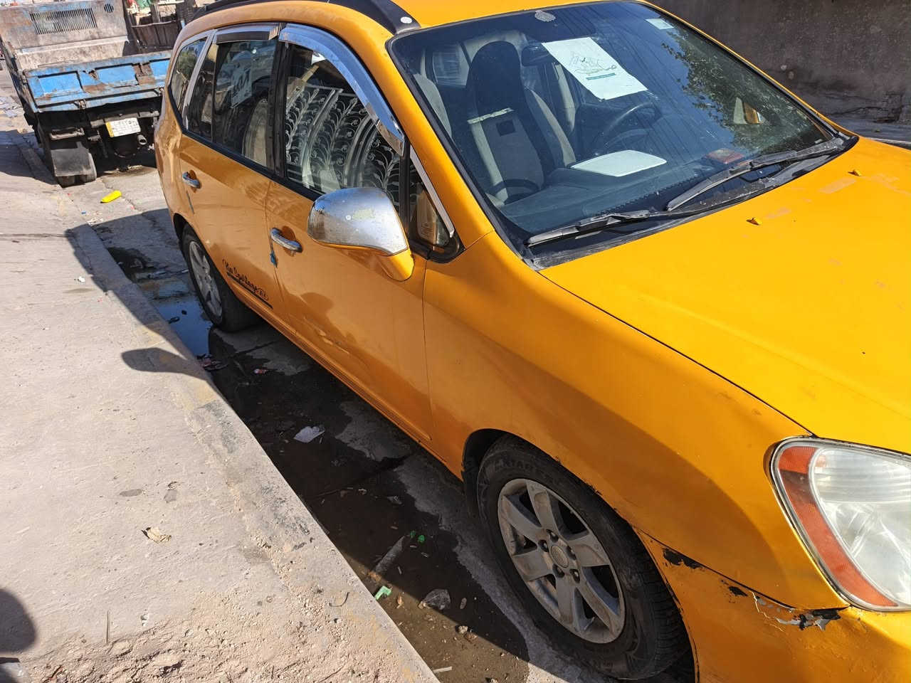 السلام عليكم
كيا رندو 
موديل ٢٠٠٨
كير ومكينه جديده 
تبريد وحداديه جديدة 
ميكانيكي كهربائي كله جديد 
وكشرهة شوف العين السياره صفره 
تحويل مباشر 
اكاتبك مروري السعر ٧٣
***********
