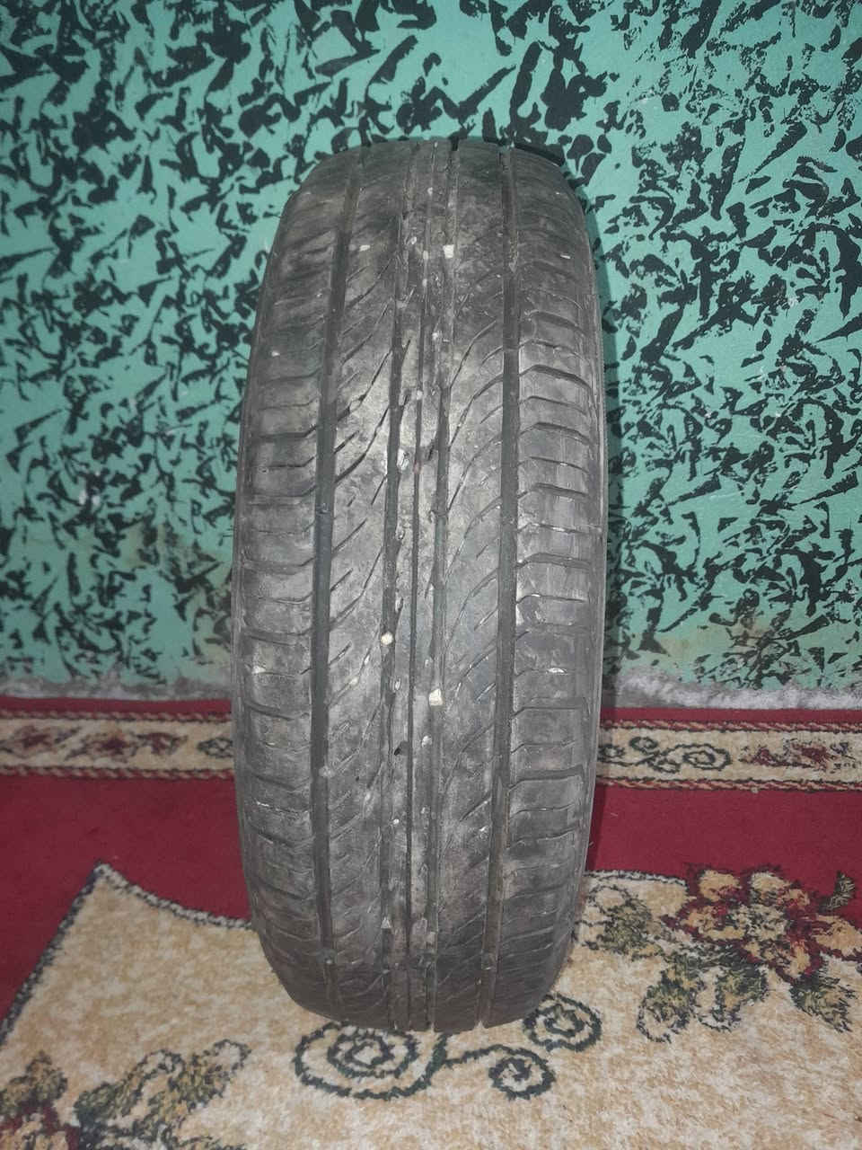 سلام عليكم تاير 14 على 70 على 185  البيع قيم وخذة العنوان سبع قصور شارع ابو مجيد  رقم ***********
