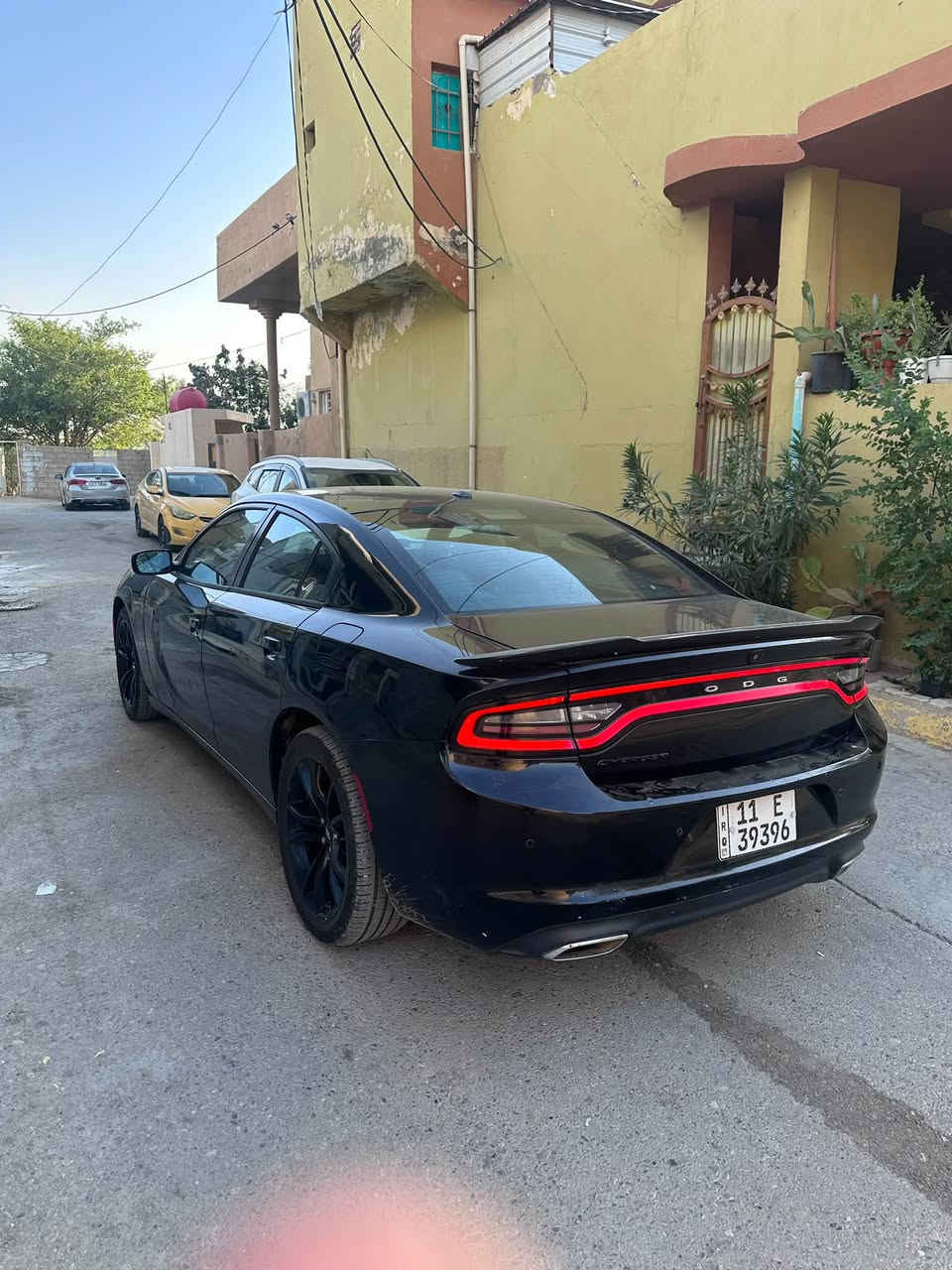 للبيع 
دوج جارجر 2018 
مواصفات sxt 
محرك 6سلندر 3600
السياره ماشيه 101 ميل
بيهة 3 قطع جاملغ وبنيد جهة الصدر وجاملغ خلفي
رقم بغداد باسمي المكان ديالى بعقوبة 
تواصل رقم :*********** موجود واتساب اليحب يتواصل سيارة كير مكينه حدادية تبريد ثلج كله جاهز 
السعر 168 وبيهة مجال بسيط بعد المعاينه
