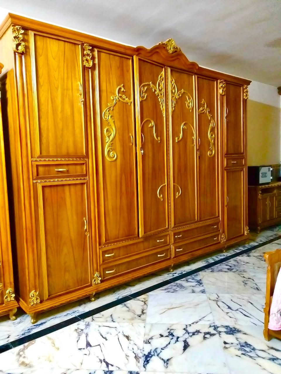 غراض بيت للبيع.
سلام عليكم ، من رخصة الادمنية.

غراض بيت للبيع: 3 غرف نوم + مطبخ + مجمدة + ميز تلفاز + مغسلة.

سبب البيع: اريد اشيل ببيت اصغر.

الي يحب يستفسر بس يدزلي رسالة على الواتس اب وصورة للشي الي يريد يسئل عنة حتى اعرف شنو تريد.

العنوان: بغداد / الدورة (*********** واتس اب )
