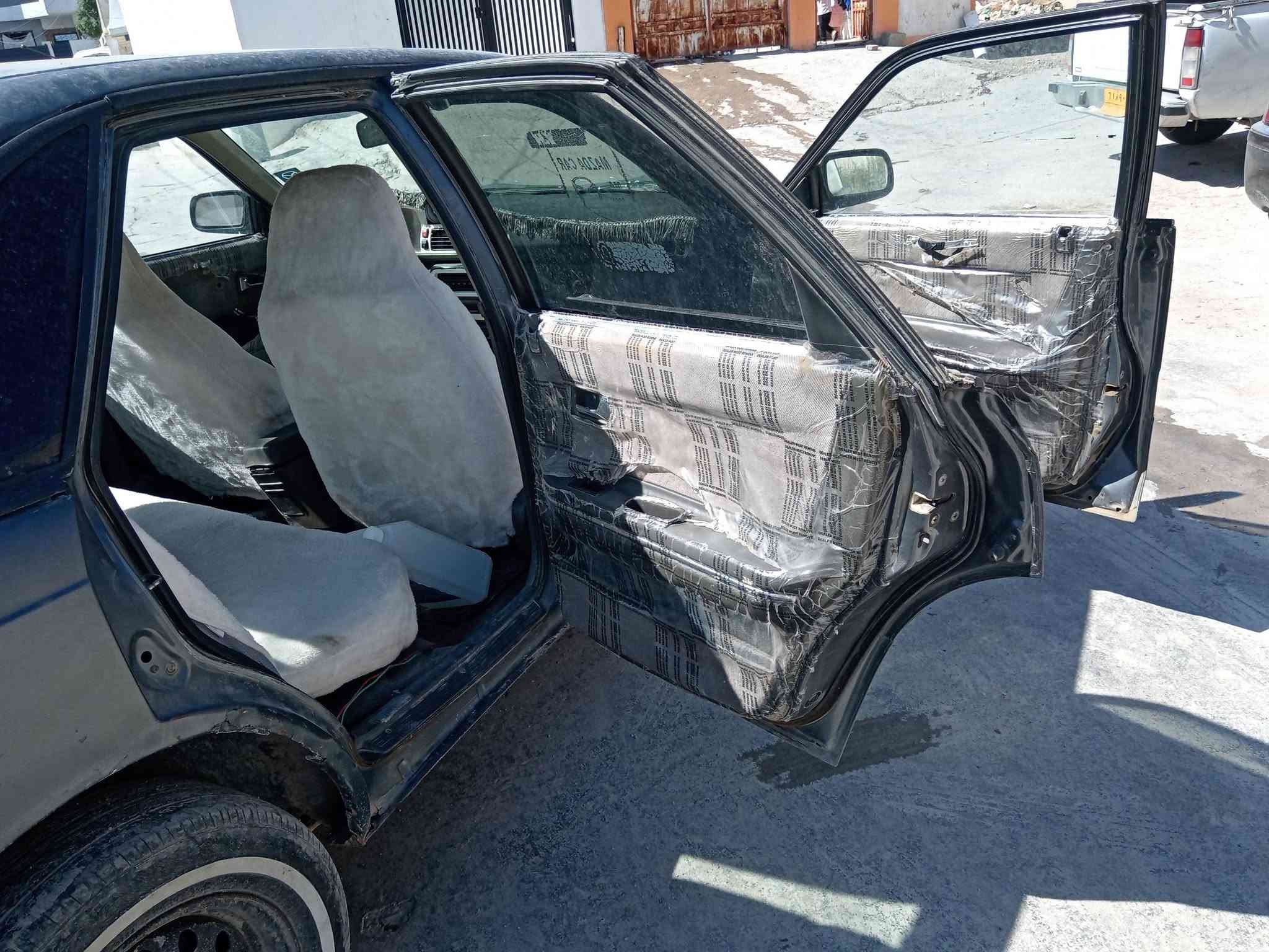 لەکەلارم
مازدا 12و بەخ 
گیر اوتوماتیک
هیجی نیە  بیکیشەو مشکیلەیە لە حاسیبە شاخرە 
بەشەرتی مەکینەی نە سەرف نە بوخار هەموی بی عیبە 
12گلاو مەعامەلە
***********
