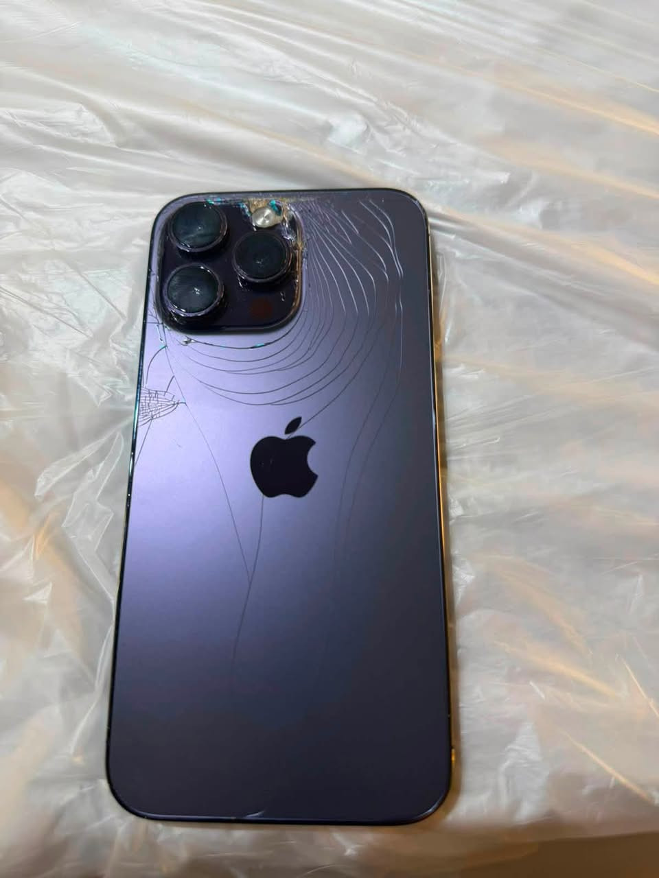 ‏سلام عليكم iPhone 14 Pro ماكس جهاز نظيف شرط أي قطعة ما فيه بس الظاهر مكسورة جهاز كله شغال 256بطريه ٨٣
رقم ***********

