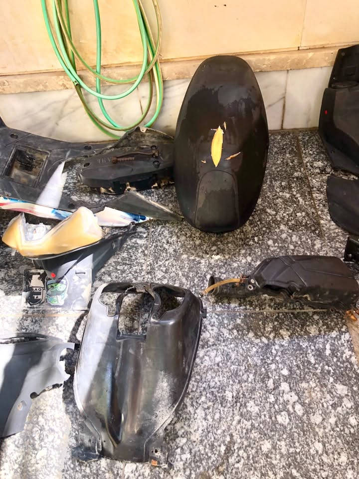 السلام عليكم حبايب، عندي أغراض دراجة FS وماكس نظيفة وبأسعار مناسبة..
للاستفسار يرجى التواصل... 
عنواني كربلاء- حي العامل -المنطقه الخامسه 
رقم ***********
       ***********

كفرات (6) قطع   بـ20  الف
كفرات اسود (6) قطع  بـ15 الف
تاير امامي مع ويل نظيفات بـ 10 الف
تاير خلفي مع ويل نظيفات بـ 10 الف
شوته نظيفه بـ5 الف 
جنطه وكشن  بـ7 الف 
صالنصه 4 الف
هورنات ثنين شغالات الواحد بـ2 الف 
قبق هندر كامل   بـ10 الف 
بك لايت كامل وشغال   بـ5 الف
عداد شغال  بـ5 الف 
مازده بـ2 الف 
قايش نظيف بـ2 الف
كابريتر اصليه ونظيفة بـ 10 الف 
جوزة كامله وشغاله بـ 8 الف 
لشه ودبلات اماميه نظيفات  بـ10 الف 
دبل خلفي نظيف بـ5 الف 
كير كامل ونظيف بـ 7 الف 
كلچ امامي كامل ونظيف بـ6 الف 
كلج خلفي كامل مع الطوس بـ8 الف 
سلف بـ 7 الف 
جداحه سلف بـ2 الف
واير سكليتر بـ2 الف 
واير بريك بـ2  الف 
واير جنطه مع القفل بـ 4 الف 
بريك امامي ( يده+ واير عنبار + دسكات) بـ 10 الف 
يدات السكان ( يمنى ويسره) ب5 الف 
عقل دراجه شغال بـ8 الف
