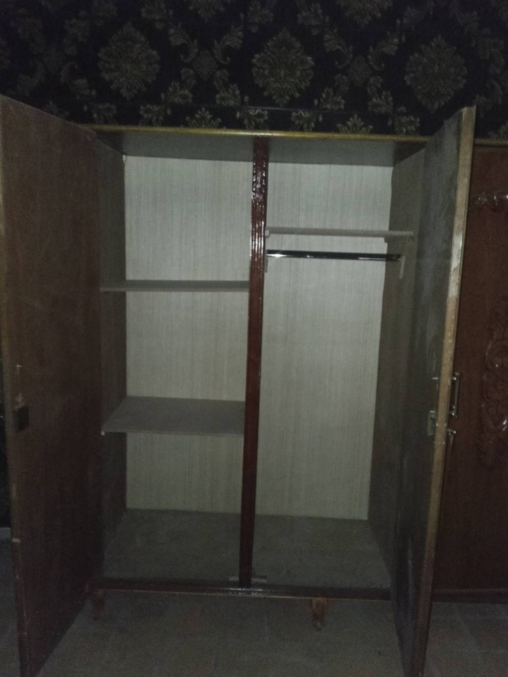 جديد • ٣ بيبان • خشب ثقيل