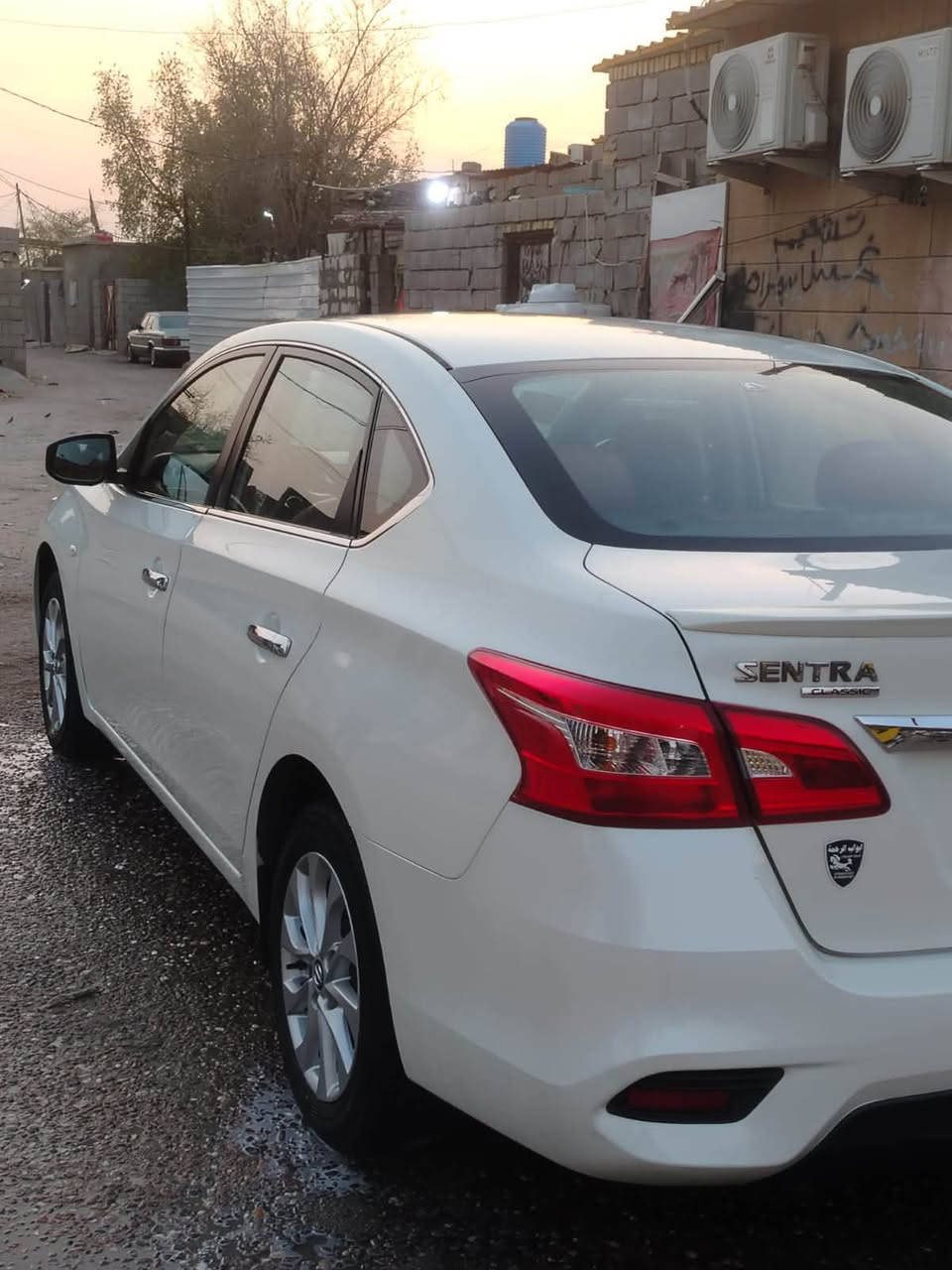 نيسان سنترى موديل ٢٥ كفاله عامه عده شخط بصيط السياره جديده كارتون اربيل بسم شركه تحويل أو وكاله معرض أبواب الرحمه ماشيه ٣٥ داخل احمر العنوان البصره المعقل
السعر ١٢٦ 
تلفون ***********
