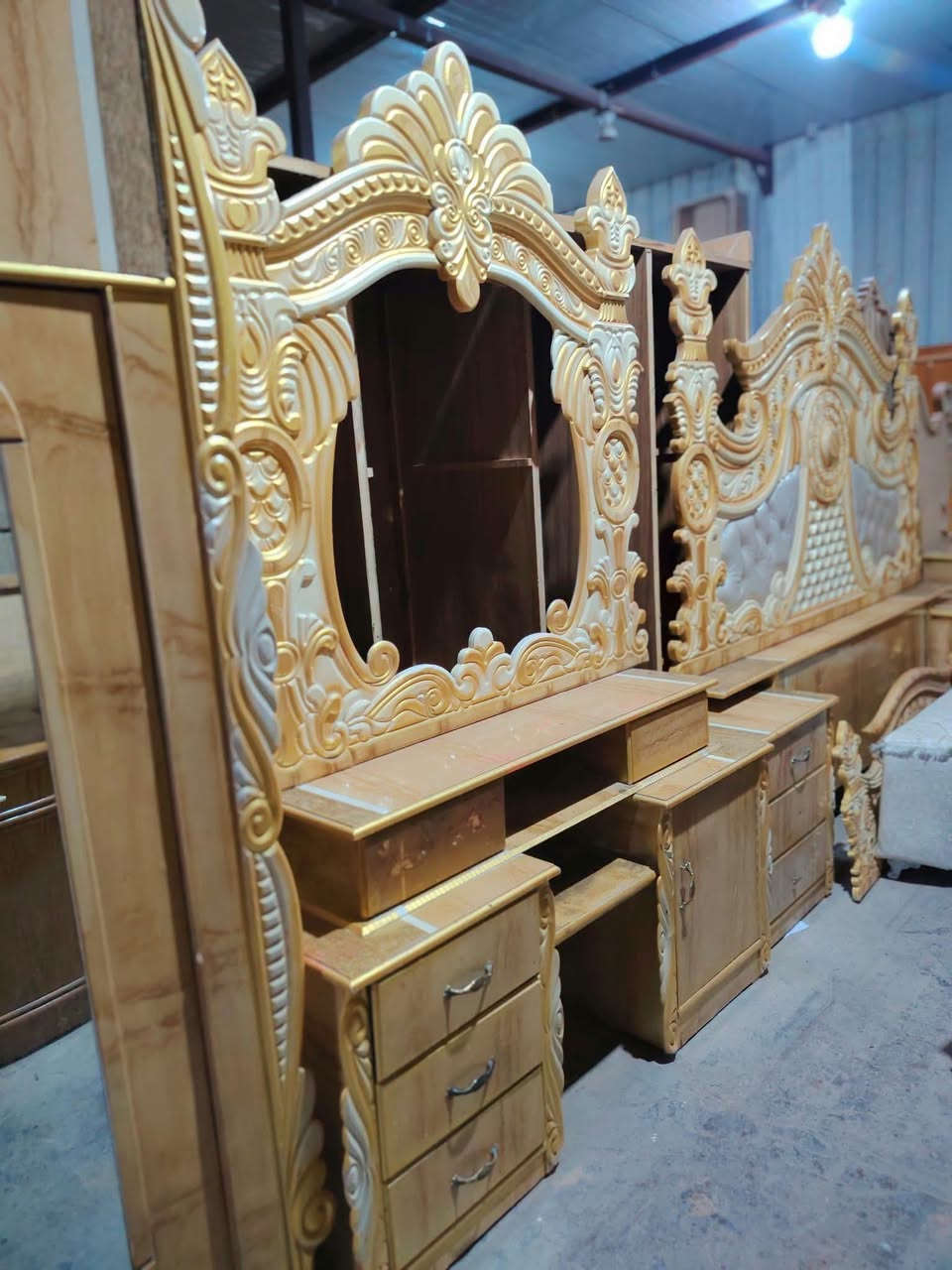 يالله
_غرفه نوم ام السته سوكي
_نضافه 95بل ميه
_السعر 650
_العنوان النجف حولي مقابل شارع عشرين
_*********** يالله
