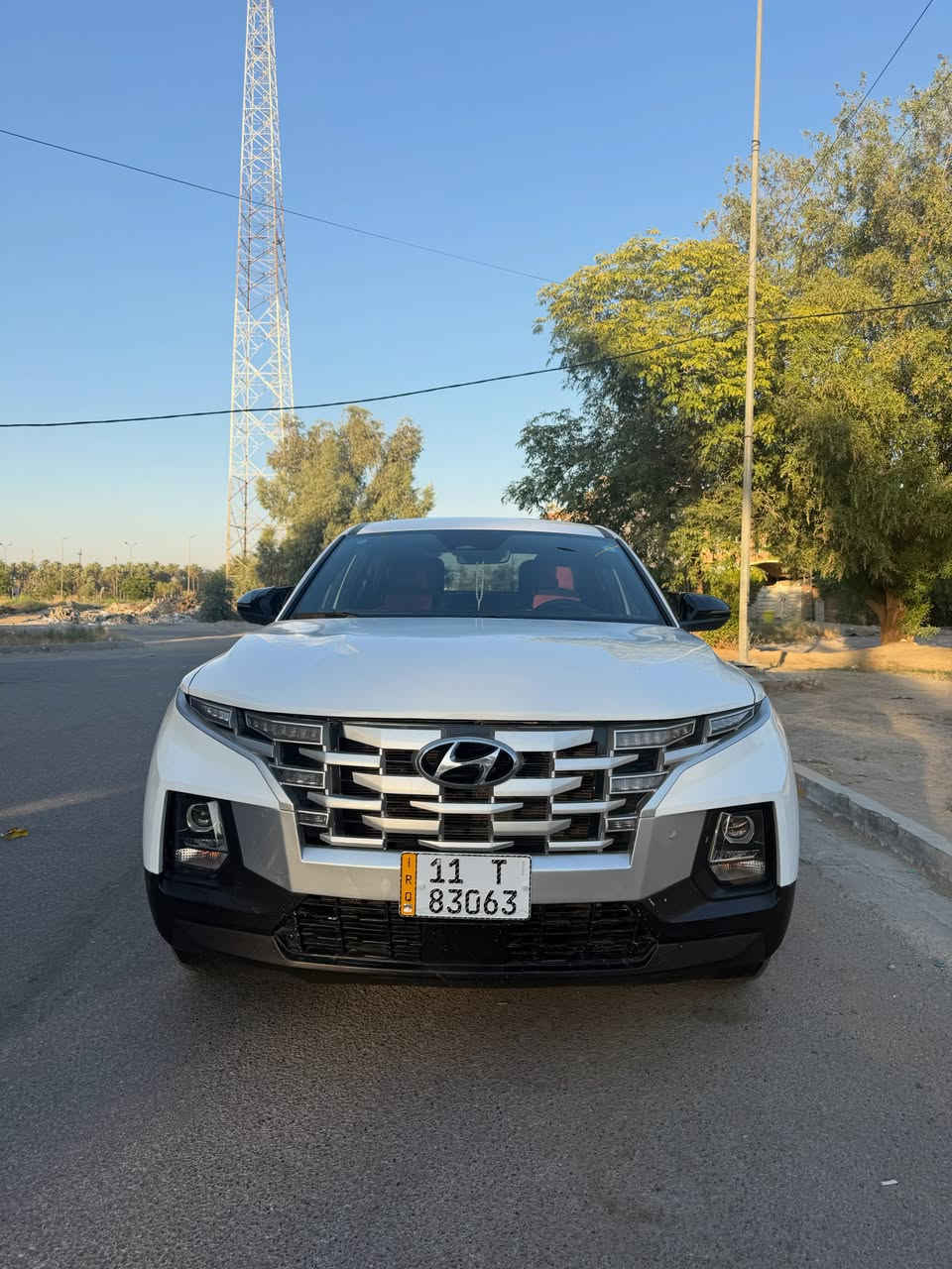 � للبيع فقط 🔥

🚘 Hyundai Santa Cruz AWD 2023 – وارد أمريكي

✨ بيك أب رياضي وعصري • راحة SUV مع عملية البيك أب • ممشى قليل جداً • جاهزة للاستخدام ✨

🚘 نعمان أوتو | Numan Auto
ثقة التعامل • جودة السيارات

━━━━━━━━━━━━━━━

📊 الموديل: 2023
🇺🇸 الوارد: أمريكي
⚙️ المحرك: 2.5 لتر (2500cc) تنفس طبيعي
🛞 نظام الدفع: AWD (دفع رباعي)
📈 الممشى: 20 ألف ميل فقط
📄 الرقم: بغداد – باسمي
📅 السنوية: جديدة
📍 الموقع: ديالى – بعقوبة

━━━━━━━━━━━━━━━

💎 أبرز المواصفات:

✅ محرك 2.5 لتر قوي واعتمادي
✅ نظام دفع رباعي AWD
✅ تشغيل عن بعد (Remote Start)
✅ بصمة تشغيل + بصمة أبواب (Smart Key)
✅ شاشة عدادات ديجيتال
✅ شاشة وسطية تدعم Apple CarPlay
✅ مقعد السائق كهربائي
✅ تدفئة المقاعد الأمامية 🔥
✅ رادار أمامي
✅ نظام مراقبة النقطة العمياء (Blind Spot)
✅ مانع انزلاق (Traction Control)
✅ Auto Hold
✅ إشارات بالمرايا الجانبية
✅ مصابيح LED بعدسات
✅ كاميرا خلفية
✅ مثبت سرعة
✅ تكييف ممتاز
✅ مساحة تحميل خلفية عملية

💡 غراضها وقطعها الميكانيكية مشتركة مع Hyundai Tucson، لذلك الصيانة وقطع الغيار متوفرة وسهلة.

━━━━━━━━━━━━━━━

🛠 الحالة بكل شفافية:

✔️ ممشى 20 ألف فقط
✔️ جاهزة للاستخدام مباشرة
✔️ شرط الفحص بأي مكان

━━━━━━━━━━━━━━━

💰 السعر: 185 ورقة (بيها مجال بسيط جداً للجادين)

📞 للاستفسار:
***********
