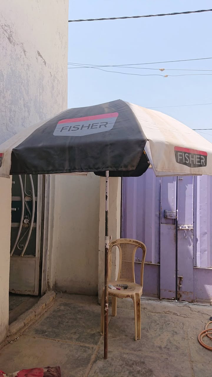 السلام عليكم 
غراض للبيع 
باب pvc جديد مامشدود قياس 80×190
شاشة عاطلة
كاونتر قطعتين متر بمتر ونص
مظلة شمسية مال بسطية حجم كبير 
سنكي المنيوم جناحين 
المكان الديوانية للاتصال ‏‪***********‬‏
