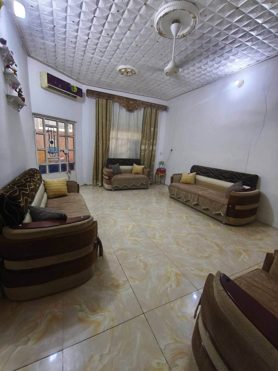 🏠 دار للبيع
يتكون من:

🔹 غرفتين نوم
🔹 استقبال
🔹 صالة
🔹 مطبخ
🔹 صحيات داخلية وخارجية
🔹 منورين
🔹 طارمة مسقفة
🔹 السقف عكادة

📍 الموقع: نهر عبد القادر، قرب بيت وعد الكصاب

📞 للطلب والاستفسار:
مراسلة على الواتساب أو الاتصال على الرقم:
***********
