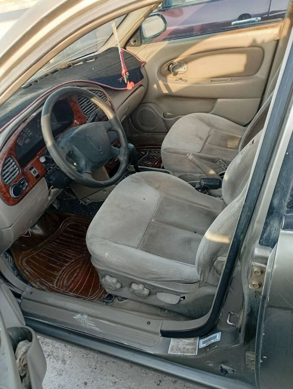 السلام عليكم بعد التحيه والسلام سبكتره موديل 2003 رقم بغداد مالكها الشرعي جيراني تحويل مباشر سنويه لحد 2029 مكينه حجم 2000 مفتوح كير اوتماتيك مكينه وكير مكفولات السياره داخل عسلي غرفته جديده كلش عوزها فقط صبغ عام تريد فقط صبغ تايرات 4 جدد باتري جديد لايت وادامه الكهرباء كلها شغاله السياره وين ماتريد تطلع تراي براحتك  امشي  السياره جاهزه من كلشي اخون اكرر تريد صبغ عام لونها جارد جارد جارد مكاني بابل المحاويل قرب افران الكراده اخوي للتواصل معي هذا رقمي بيه واتساب خاف ماتحصلني اتصل واتساب *********** 
السعر 26 بلاش
