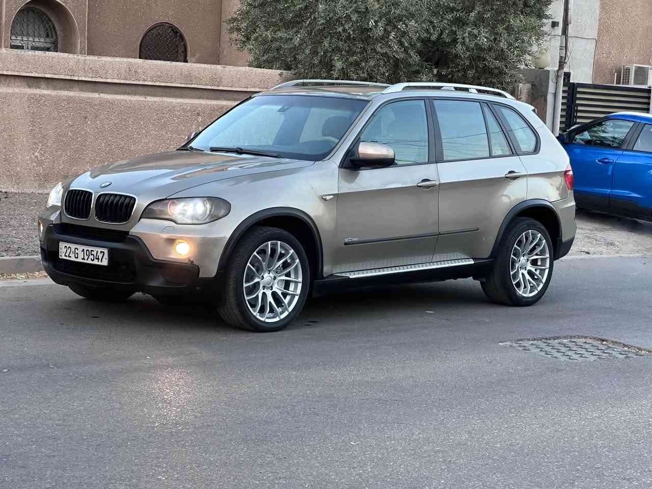 سلام عليكم 
للبيع او مراوس حسب القناعه اخوان ممتواجد ع الفيس

بي ام X5 موديل 2008 وارد خليجي مكفوله 

محرك ديزل حجم 3.0 كاز بلادي جديد مكفول 

كير اوتماتيك كوبره  ثلاث وضعيات جديد مكفول 

فور ويل X درايف شغال ما بي اي مشاكل او عطل 

كهربائيات كلها شغاله وكلها ع وضع الشركه بلادي

السياره فول مواصفات عدا الفتحه كلشي بيها شغال

تبريد قطعتين شغال ثلج مبدله منضومه جديده كامل

تخم تاير جديد اصلي تخم ويل كب بلادي حجم 20 

مرش شفط كشنات جلد بيجي تتفه تبريد بل كشن بصمه
ستيرا كهرباء لايت بك لايت لد بلادي زنون بلادي لايت متحرك
جنطه شغط شاشه كامره اندرويد اصليه كلشي شغال بيها 

سياره مكفوله من اي ضربه او صبغ كلها ع وضع الشركه 

رقم اربيل سنويه 2031 هزه 2026 شرط التحويل او الوكاله حاضر
سيارت كلش قتصاديه ومال بيت وبل مشي شلعه ومعدل متلزم كلش نشطه وناعمه وما بيها اي عيب 
طبعا مسجله بل محطات مال العراق كله بل حصه مال الكاز شوكت متريد تفول وبي مكان عادي 

السعر 100 ورقه وبي مجال للشراي العنوان بغداد حي الخضراء 
***********. للستفسار اتصل او دز وات ساب ممتواجد ع الفيس
