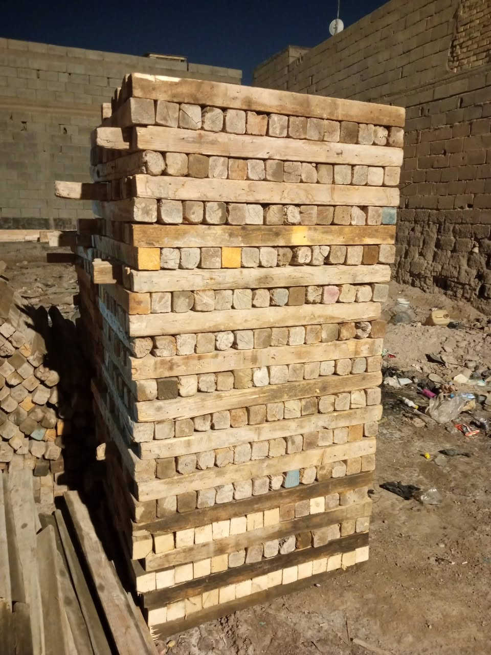 قالب خشب للبيع
العدد 5مكعب 
لوح 3متر 1مكعب 
سير 3متر 1مكعب 
سير متر ونص 1مكعب 
سير ابو المتر 2مكعب 
العنوان البصره 
سعر مليونين 
***********
