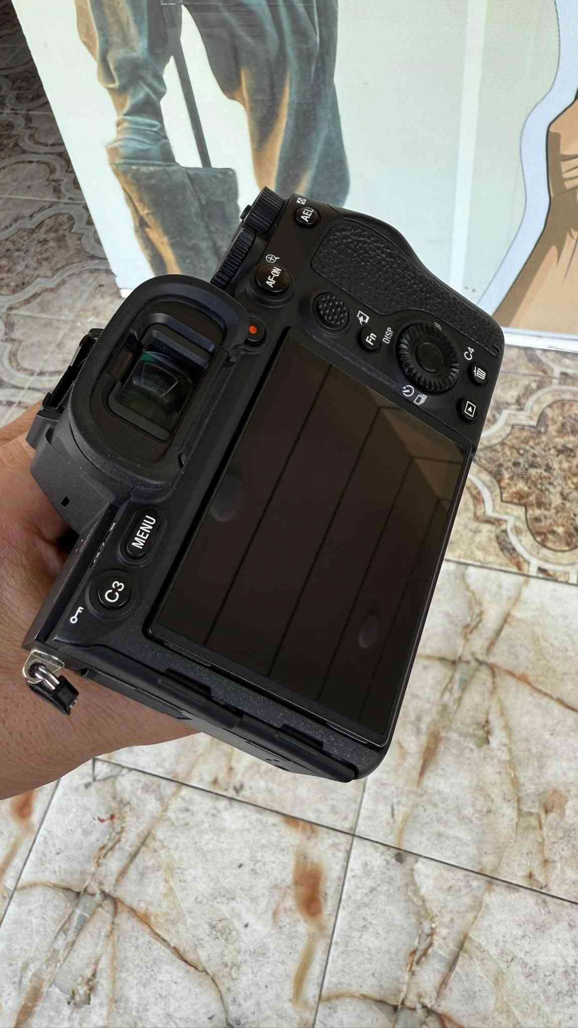 سوني A7R iV
عدسه سيگما ارت 24/70 f2.8
زور زور خارين 
***********
