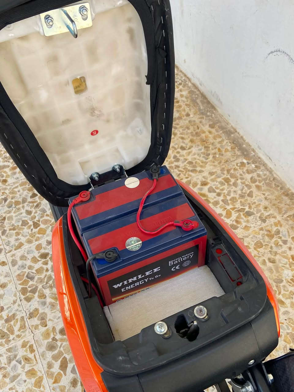 السلام عليكم مأطور R9  مستخدم شهر ونص خمس بطاريات الونلي الأصلي 32  أمبير مأطور بل كرتون اخو الجديد أنطيك شرط من التاير للتاير بطاريات عل فحص السعر 550 بي مجال بسيط للتواصل ***********  الخاص مفتوح
