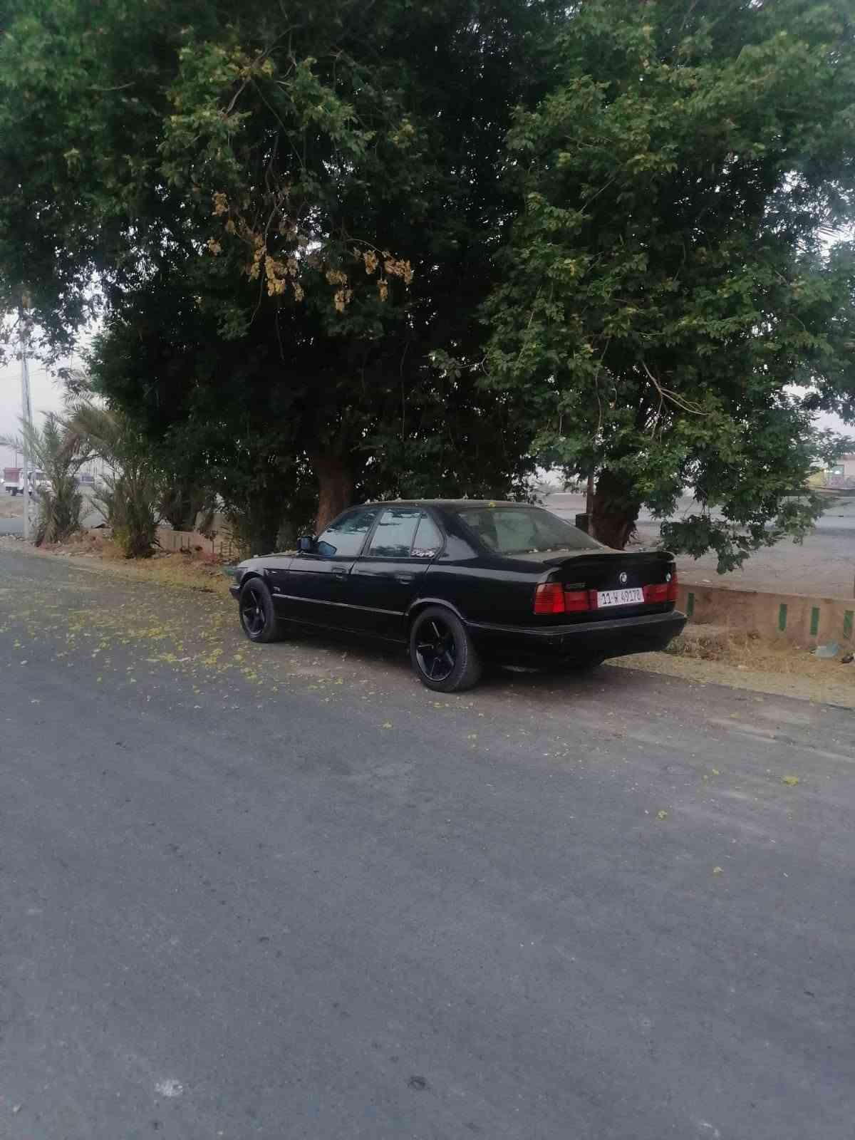 السلام عليكم للبيع او مراوس
BMW 535 /89
مكينه تبريد جاهز بس الكير بوش بدلت دهن ونضفت فلتر رجعت طبيعية يومين وبوش ابيع هل موجود رقم بغداد انكليزي مشروع وطني ابيع ب عقد مروري صدر اماني خلفي سيارة خير من الله 
السعر 50 وبيه مجال جدا بسيط مكاني بغداد تاجي *********** بي واتساب
