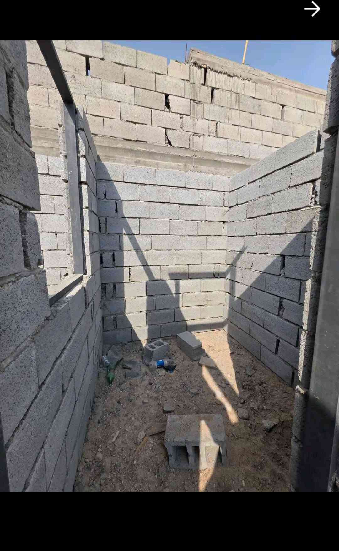 يتوفر لدينا دار هيكل للبيع

مساحه 200متر 

العنوان البصرة منطقة أم النعاج مقابيل حي بغداد 

جنس العقار طابو مالك صرف زراعي باسم عراقي سند 25 وكالة ونصخ من الطابو ومكاتبة من المالك مباشره 

يحتوي البيت على غرفتين٢ منام كبار 
وديوانية 
وصالة 
ومطبخ 
وصحيات داخلي وخارجي 
وكراج سيارة 

شارع 10متر 
منطقة هدوء وقريبة علة مركز المدينة 
بناء بلوك تاجريان 

جميع الخدمات متوفرة ماء كهرباء مدارس نت كلشي قريب على السعر((60مليون وبي مجال))
اللاستفسار الاتصال على الهاتف ☎️ 📞 
***********

نص مكتوب في الصور:
- مراسلة DDr...