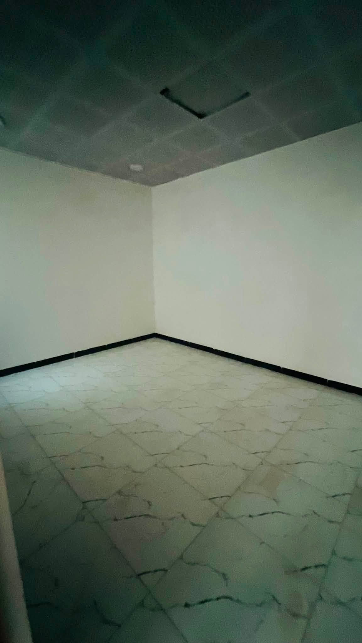 دار 50 متر للبيع
النداء  رقم العقار 46401
بناء جناي درجه اولى طابق واحد
للتواصل ***********
