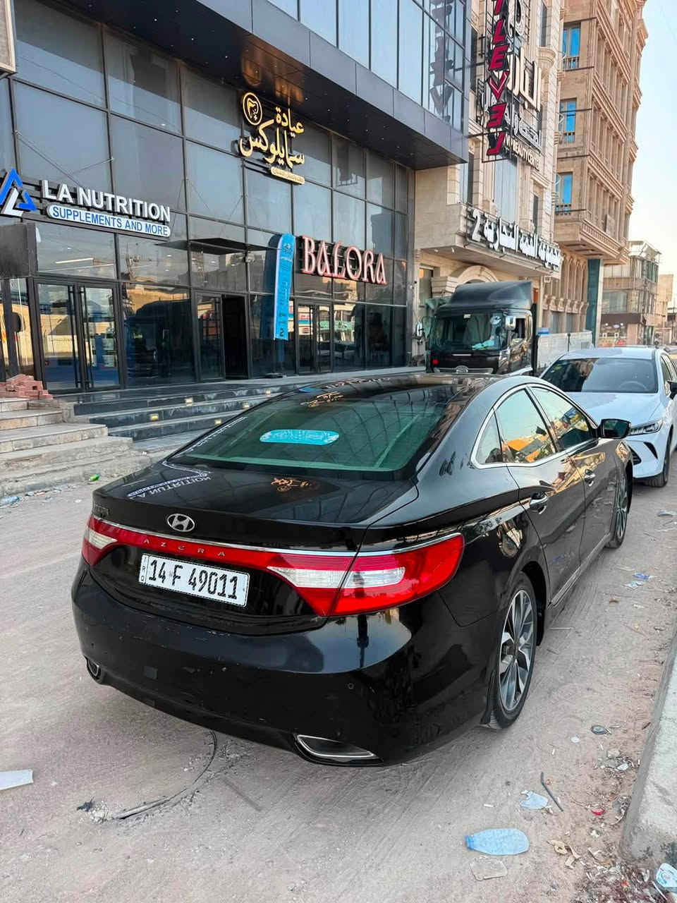 ازيرا 2013 وارد خليجي فول مواصفات لون اسود رقمها بصرة  تحويل ثاني يوم مكفولة من الصبغ والضربة بيه فقط بارد بالباب والمدكر
محرك 2400 دوش المرغوب كله بانزين عادي لا دوانص ولا دوخه
1️⃣مرايات شفط
2️⃣ بنوراما
 3️⃣ بردة خلفية كهربائية + بردات ابواب
4️⃣كشنات جلد 
5️⃣منظومة لايت زنون كاملة الاصلية
6️⃣ حداديه جاهزة وجديدة وتايرات جدد
7️⃣تبريد قطعتين
8️⃣لد امامي + لد خلفي
9️⃣ حساسات خلفيه
تحكم الكشنات كهربائي
بعد بيه اهواي مواصفات
السعر 123 وبيه مجال
عنواني البصرة
***********
