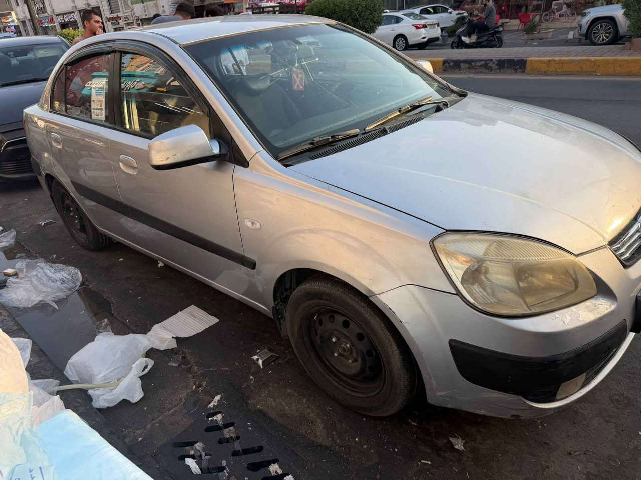 سلام عليكم 
كيا ريو  برايد 2008 

مكفوله مابيه حادث 
تبريد ثلاجة 
محرك خير من الله 
كير  نعمه وبركة 
صبغ فقط بسيط اربع اصابع بالبنيد 
كهربائيات كامله 
حساسات  
تحكم مري 
سنتر لوك 
بيه طخه بسيطه 

هلالات معمره 
محرك 1600 
السياره باسمي 
75 وبيه مجال حك الجية
*********** Colombo, Sri Lanka
