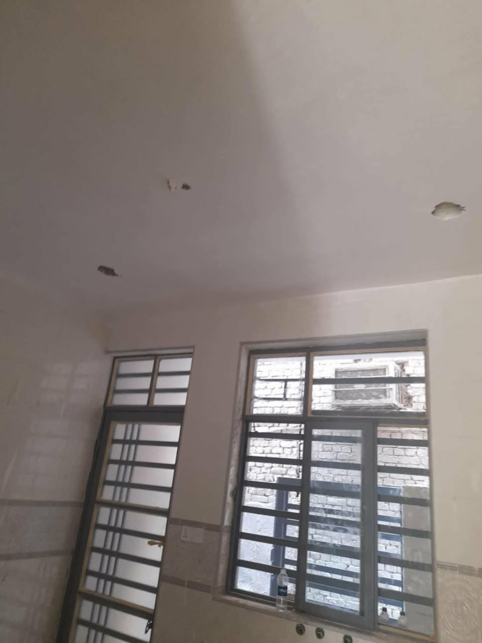 ..

لمبلغ دفعات مع
 مراحل انجاز  العمل..
باشراف كادر هندسي متخصص ذو خبرة في مجال التصميم والتنفيذ.
بغداد الكرخ قرب ساحه اللقاء 

 /للاتصال

  ***********  ( ابو جعفر ) 
متوفر واتساب
                   

مواصفات البناء:

١- تنظيف الارض بالكامل وقشط التربه حسب المنسوب .
٢- فرش طبقه من السبيس مع الحدل الجيد بحادله 13 طن ورش مبيد حشري (كلوردين )
٣- تاسيس مجاري PVC 10 بار مسلح والتنفيذ بطرق هندسيه
٤- تسليح الرفت بشيش f f حصيرتين ابعاد 25x25 وجسور على جميع الاضلاع
٥- صب رفت بسمك 40 سم باستخدام سمنت مقاوم للاملاح مع حصو مكسر ورمل فحص درجه اولى 
٦- صب بتلو وتسقيط الخريطه 
٧- بناء الطابق الأرضي بالطابوق الجمهوري درجه اولى خالي من الاملاح بنسبة 75% ارتفاع البناء 3.2 م 
٨- صب الجسور بارتفاع 30 سم 
٩- تسليح السقف بالشيش ff 
١٠- مد شبكات الكهرباء والجكشنات  وتاسيس شبكه للستلايت دفن
١١- صب السقف بارتفاع 20 سم 
١٢- عمل الطابق الاول بنفس المواصفات الطابق الارضي 
١٣- تاسيس الماء بثلاث خطوط بوري PVC مسلح
١٤- تاسيس انابيب السبالت وانابيب التقطير 
١٥- تنظيف موقع العمل بالكامل وعمل شتايكر السقف مع فلين مضغوط درجه اولى 
١٦- القيام باعمال اللبخ للستائر والمناور مع النثر 
١٧- القيام باعمال البياض للجدران الداخلية درجه اولى

١٨- تغليف جدران الحمامات والمطبخ بالسيراميك وحسب اختيار صاحب الدار 
١٩- محجر للسلالم حديد درجه اولى 
٢٠- تغليف الارضيه كاشي عراقي او بورسلين ايراني 
٢١- عمل ازاره سيراميك ايراني وحسب اختيار صاحب الدار
٢٢- ابواب داخليه خشب عراقي
٢٣_ شبابيك حديد والنقشه حسب اختيار صاحب الدار 
٢٤- باب خارجي تفصال 
٢٥- باب الحمامات PVC
٢٦- الواجهه نثر وتطعيم حجر (قرض) مع عمل كوبلنات للابواب والشبابيك .

نص مكتوب في الصور:
- السوق المفتوح
- opensooq