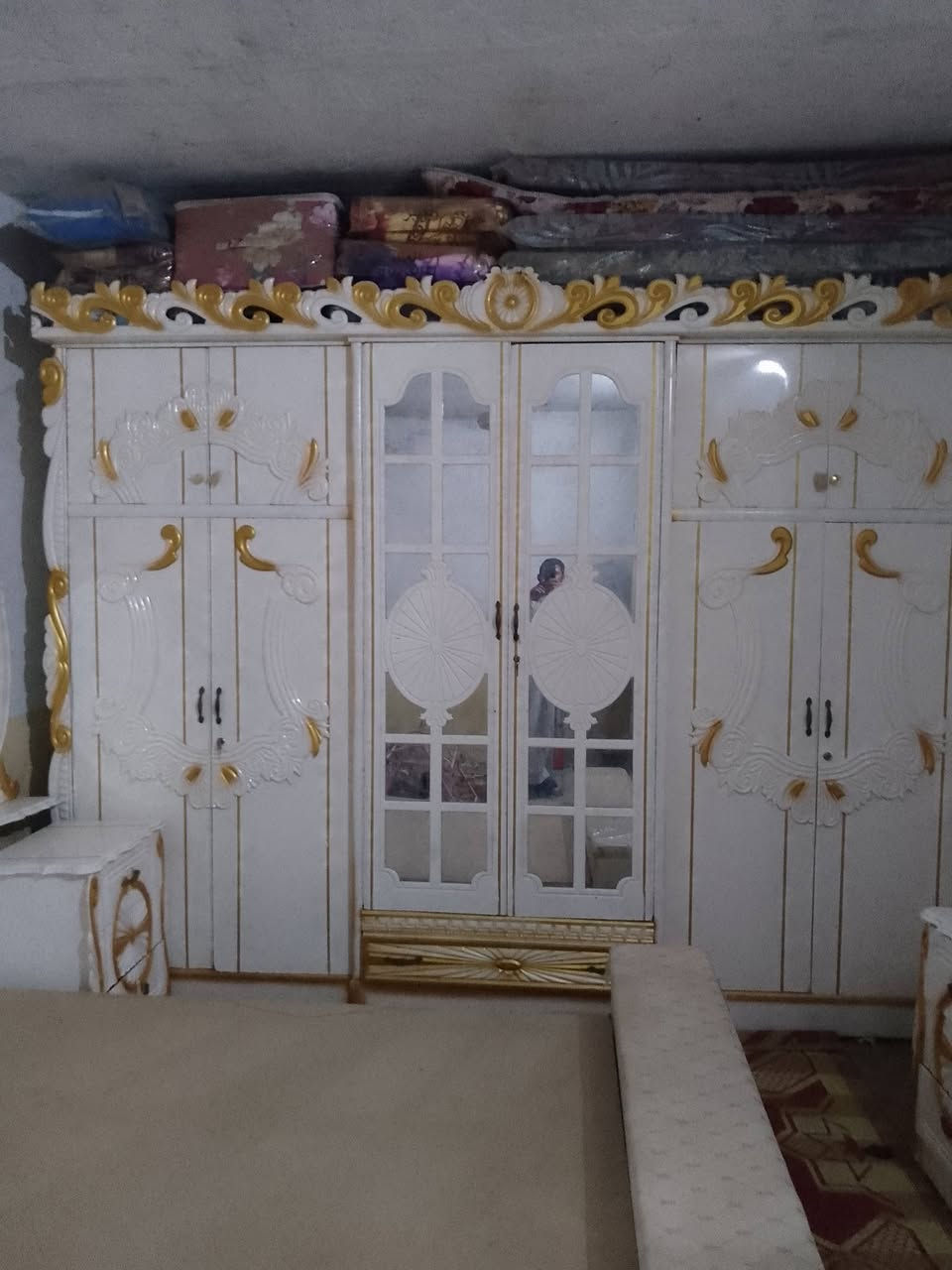 غرفة اخشاب جاهزه جديده مستخدمه غليل السعر 700وبيه مجال  مكانه رفاعي  لتواصل ***********
