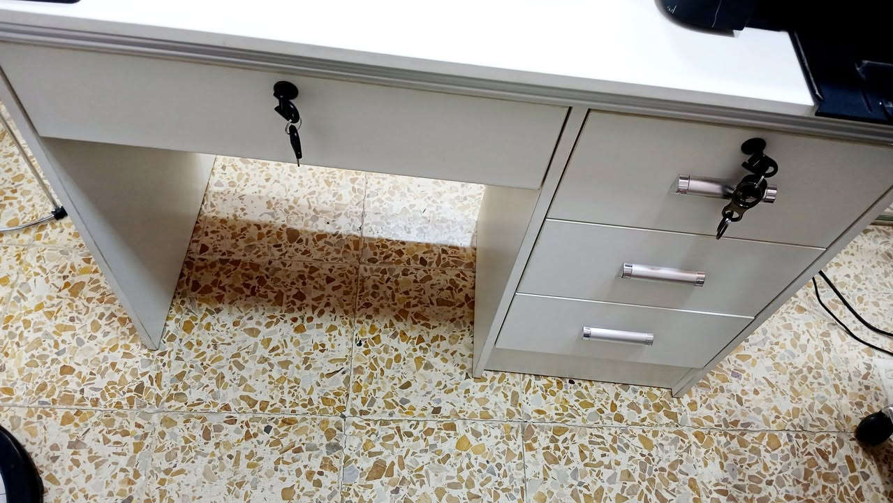 السلام عليكم ميز مكتبي للبيع عنوان كركوك بسعر مناسب جدا تواصل مع رقم 
***********
