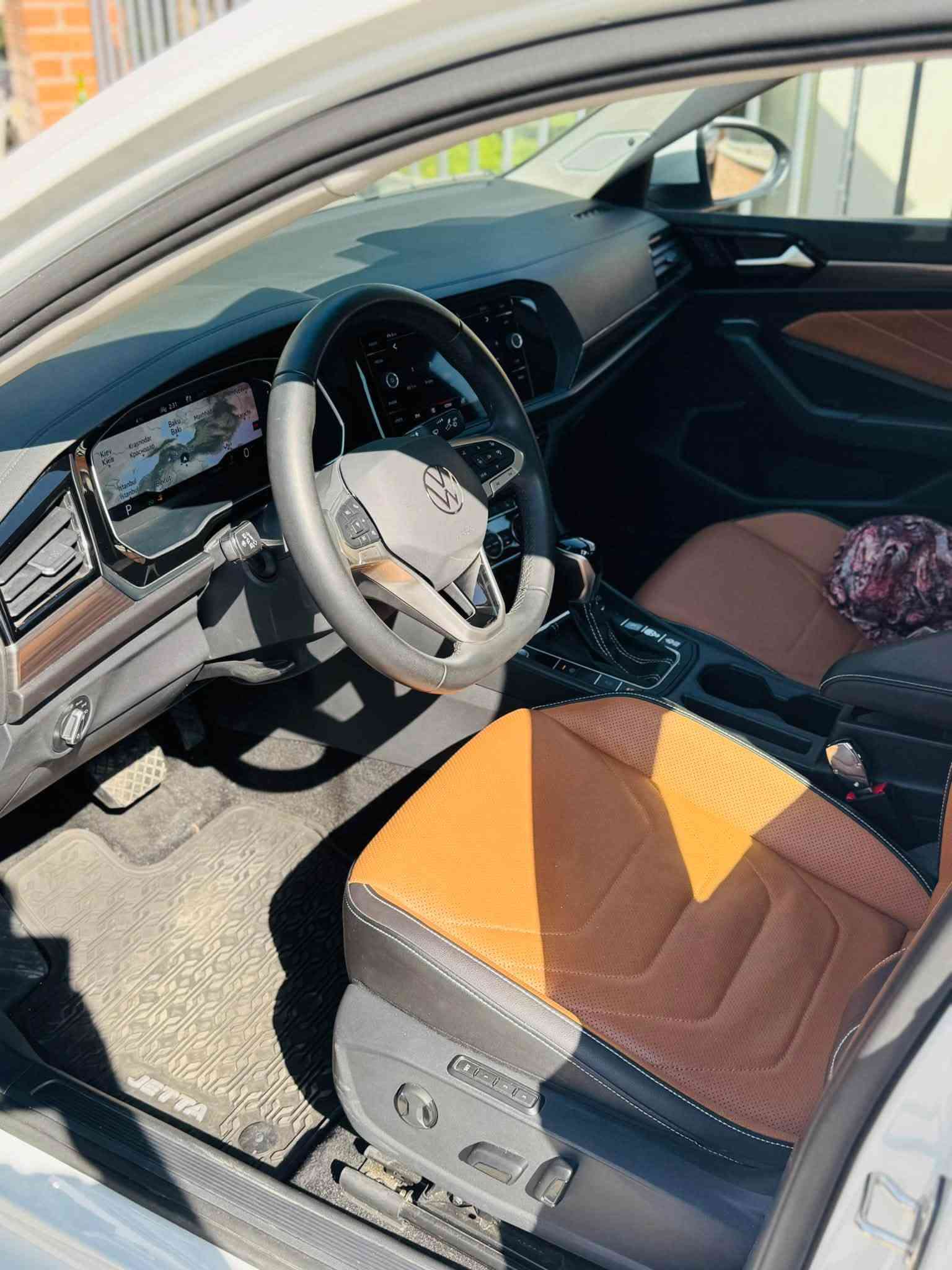 Volkswagen Jetta 2024 Sel premium
11 هەزار مایل ڕۆیوە 
بۆنید و جملغ سایەق بۆیاخە بئ ناو بئ ارباگ 
پێشو پشت بیلادی 
ناو قەیسی 
ژمارە کاتی ٣ مانگی لەگەڵە 
گێڕو مەکینەو کارەبایی بە شەرت 
رقم شاصی 3VWGM7BU3RM076377
گەر مشتەریت نامە بنێرە یان تەلەفون بکە 
***********
***********

