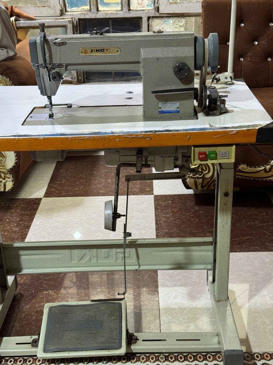 مكينه خياطه صناعي جاكي للبيع نظيفه وشغاله السعر ٢٠٠ وبيهه مجال للاستفسار المراسله عل الواتساب ***********
