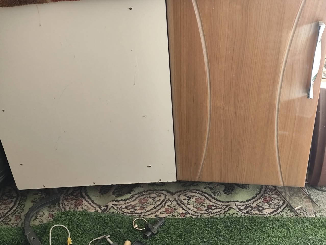 السلام عليكم
سنكي متر ونص نوعيه اصلي 50 قفل 
ملحق كاونتر نوعيه أوله 3 قطع 40قفل 
مرايه غرفه  ومقعد تركي درجه أوله 30 قفل 
***********
مكاني  الدوره
