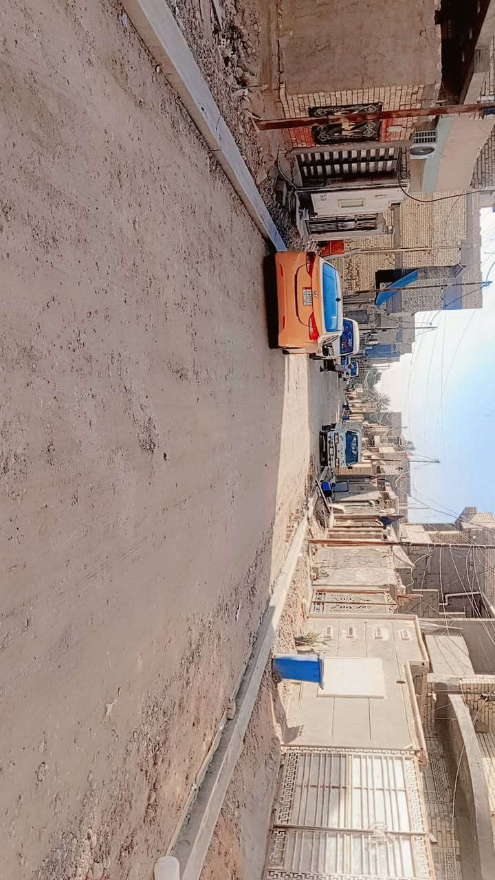 دار للبيع مساحه 100 نزال 20 واجهه 5 طابق ونص لموقع الكماليه لمعوقين قرب لمدارس خدمات كامله كهرباء مي مجاري رصيف شهر ويتبلط ***********
