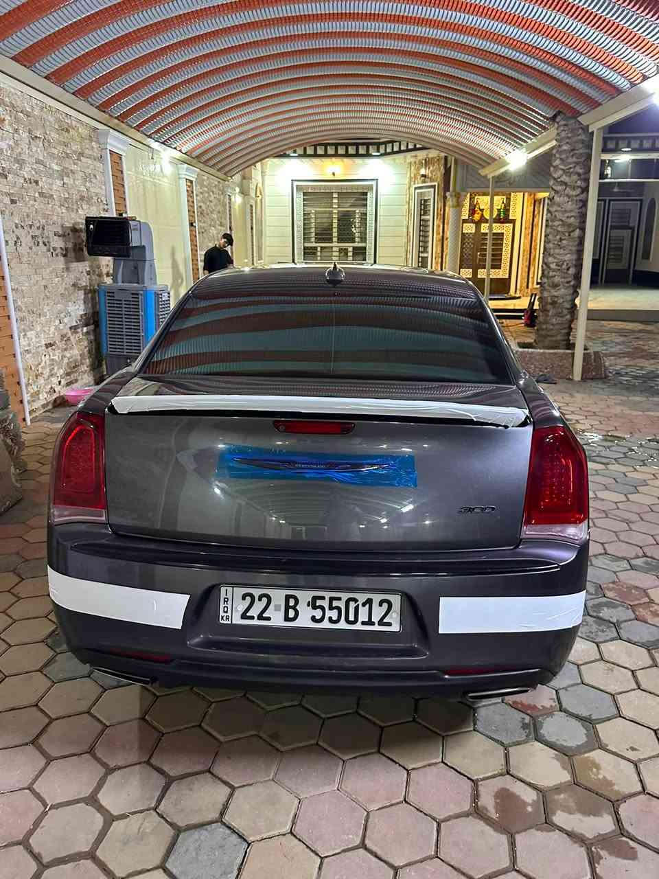 سلام عليكم اوباما 2018كرايسلر S 300. حادث السيارة ثلاث قطع ثنين جاملغ وبنيد (مواصفات )بنراما ثنين كراسي كهرباء تبريد تتفئ بصمة كشنات جلد لون اسود كامرة خلفية ويل حجم 18انج مكينة  V6 تلاثة وستمية رقم أربيل شمالي للستفسار على هذا رقم ***********
