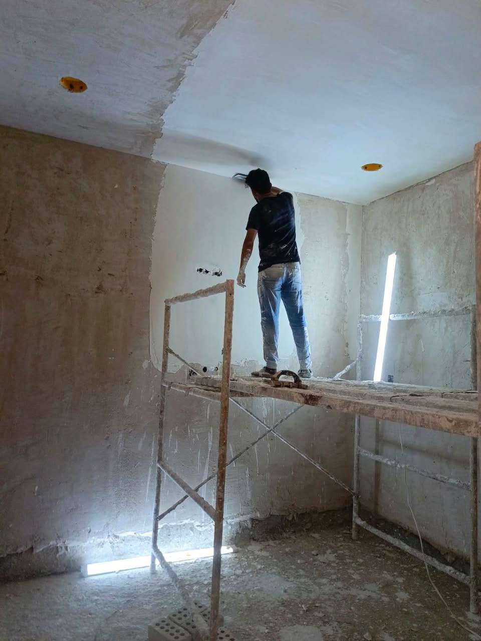 سلام عليكم خلفات جص و بياض و لبخ تصفير مساطر و واجهات فوم و طلس متفرغ حالياً للاتصال ***********
