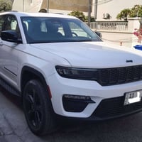 جيب گراند شيروكي التيتيود 2024 وكالة هارلم لون ابيض بلاك ادشن 5 راكب  ...