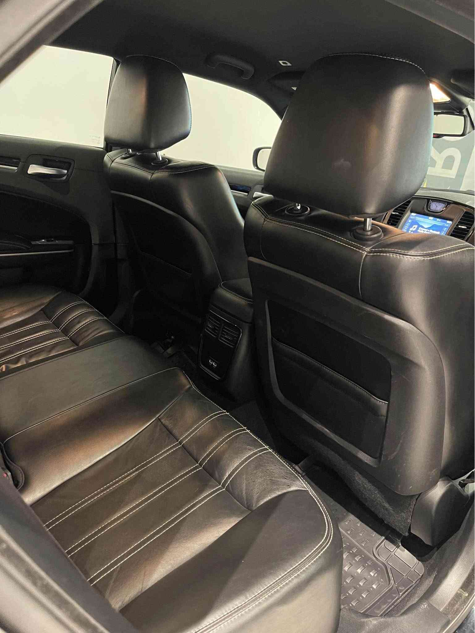 chrysler 300 2019 S 
كلين تايتڵە - بێ بۆیاخە بێ پارچە گۆڕان - 
تەنها دوو شوێن کارتی هەیە - 
کەنەدیە - تەنها 80 هەزار مایل ڕۆشتووە - 
ئێرباگی نەتەقیوە - گێڕ و مەکینە و کارەبایی بەشەرت
مواصفات S فوول فوول تەنها پانۆراما نیە 
- سەنەوی ڕەقەمی تازەیە— تازە سێرفس عام کراوە
تحویل غرامە بشرت - شوێن سلێمانی کۆمپانیای ڕۆژماک - 

***********
*********** 

کرایسلەر ٣٠٠ مودیل ٢٠١٩ مواصفات S 
کلین تایل مکفول کفالە عامە -بدون صبوخ 
بس بیها مکانین شبر صبوغ - سیارە سیرفس جدید
سیارە کندیە - ماشیە ٨٠ لف میل - سیارە ٦ سلندر 
کیر مکینە کهربائی کل بشرط - رقم سنویە جدید 
ارباکات کل سلیمە ( ما طاک) - تحویل غرامە بشرط
مکان سیارە سلیمانیە — شرکە روجماک

***********
*********** السليمانية, العراق
