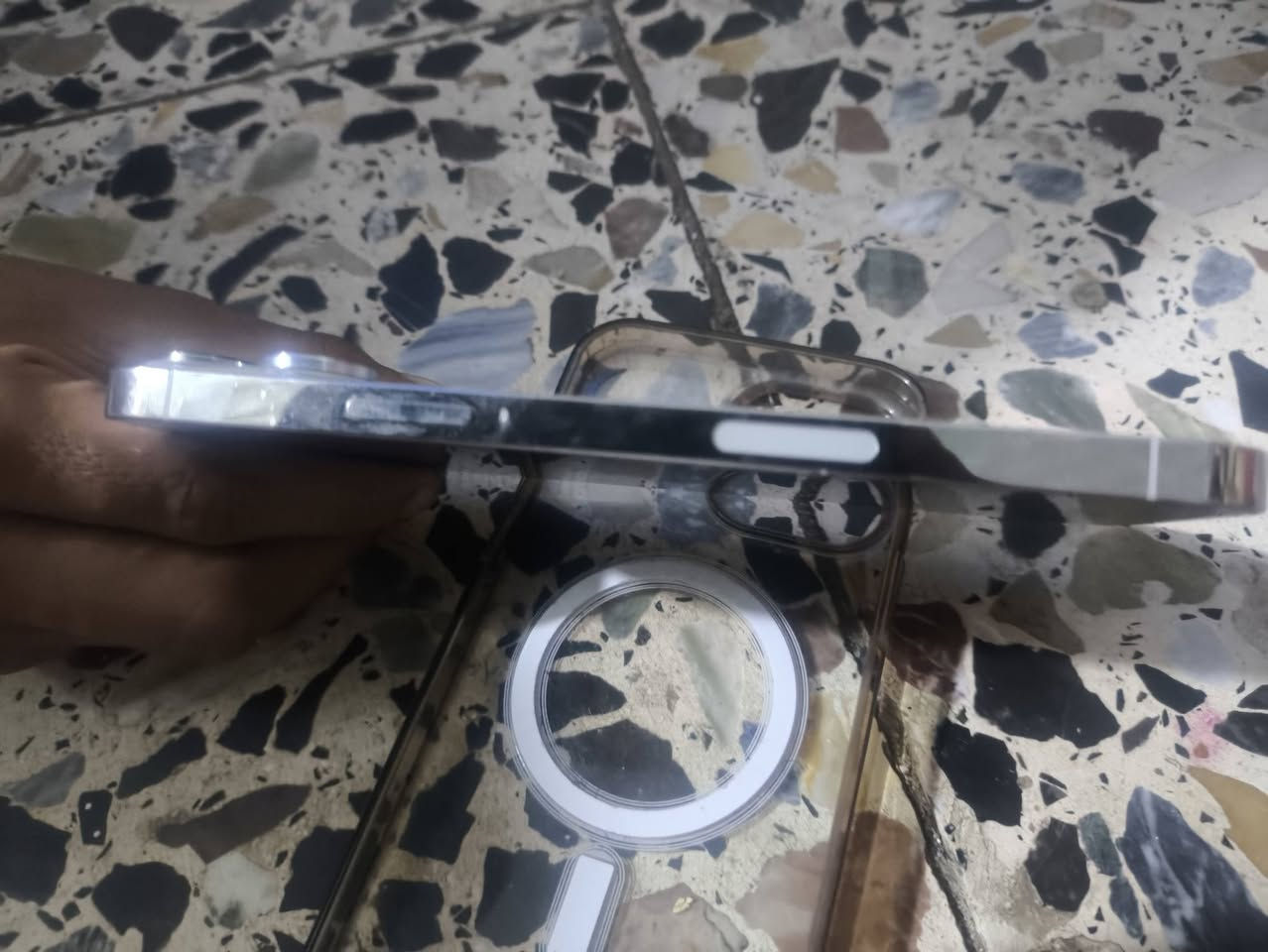 سلام عليكم ايفون 13برو ماكس
مبدل شاشه
بطاريه جانت82ونرفعت95
نضيف كلش بس بي فطر صغير بل شاشه وضايع 
مامبين جهاز احله من صور 
سعره 500وبي مجال مكان مدينه الصدر 
رقم ***********
