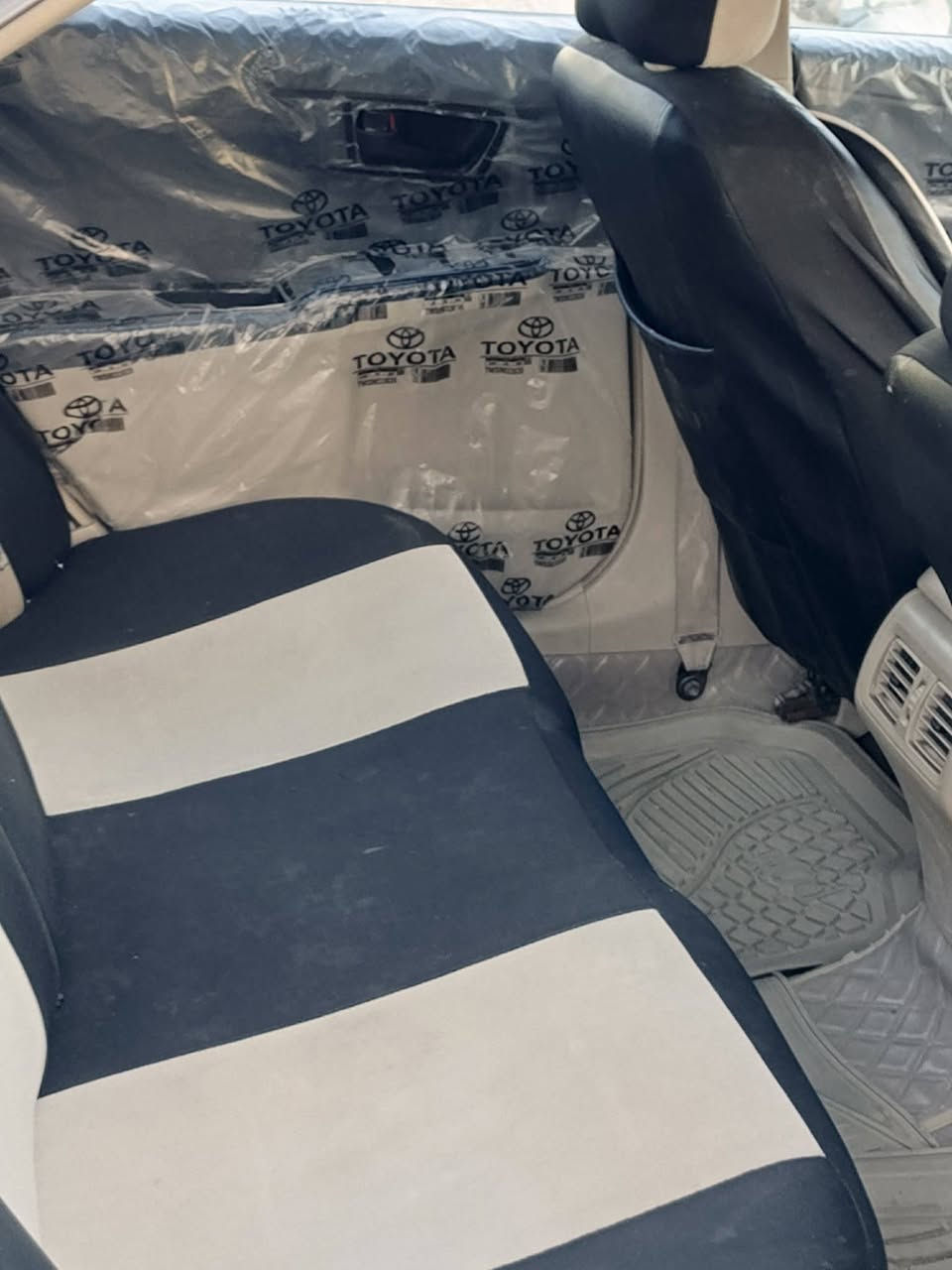 السلام عليكم
للبيع 
تيوتا كامري 2014وارد خليجي  
ضررها مثل ما موضح بلسومار 
لون صدفي 
تحكم استيرن  
صدر جديد 
تبريد ثلج 
السعر 142بيه مجال
تصال على هاذا الرقم
الهاتف ***********
