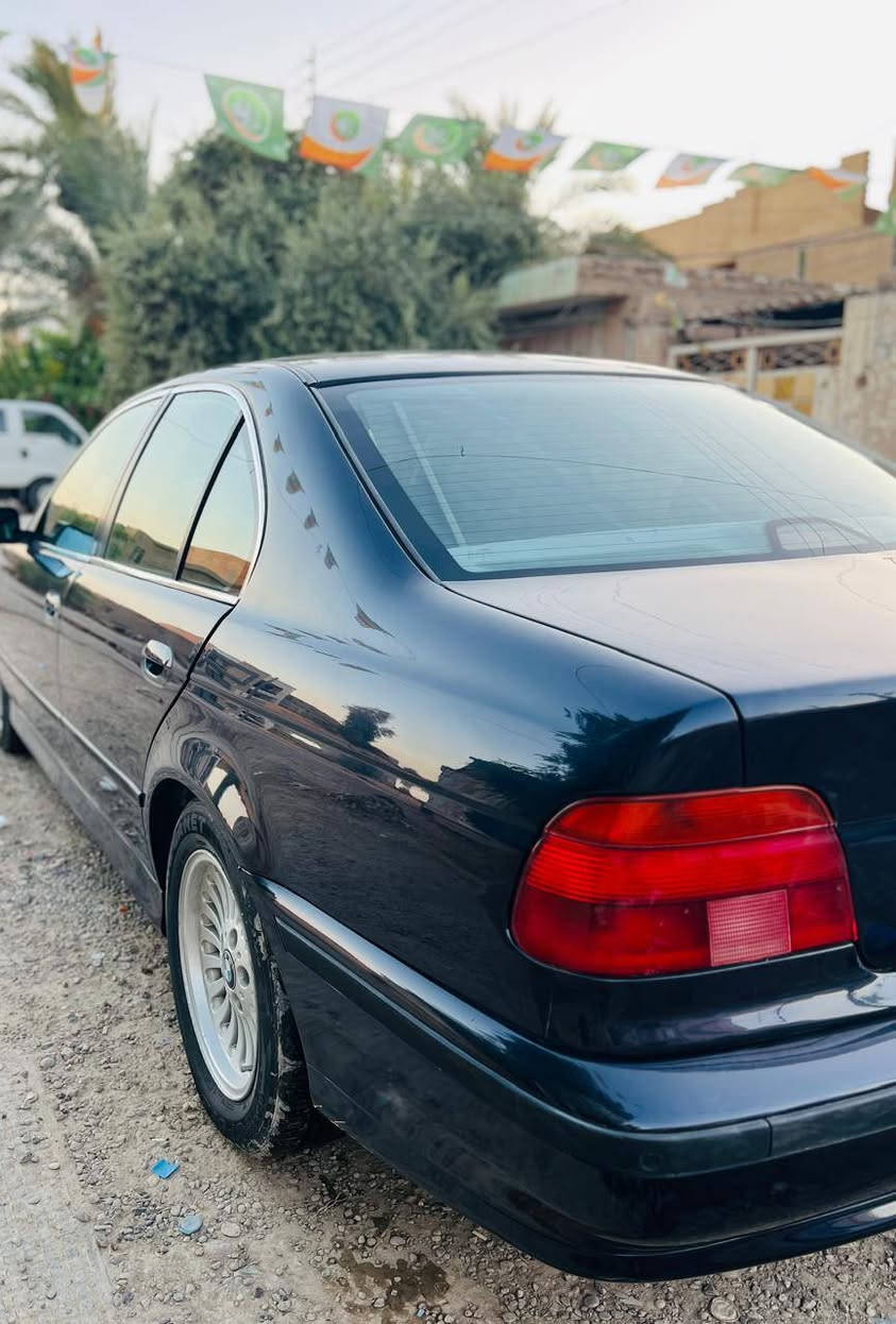 السلام عليكم BMW موديل ٩٨ فول مواصفات 
معمره تعميره درجه اولى 
حجم ٥٢٨  تك فانوس  رقم صلاح الدين دولي 
هزه جديده سنويه لل ٣١ 
السعر ٩٥ $ وبيها مجال مكانها صلاح الدين سامراء 
للاستفسار اكثر ***********
