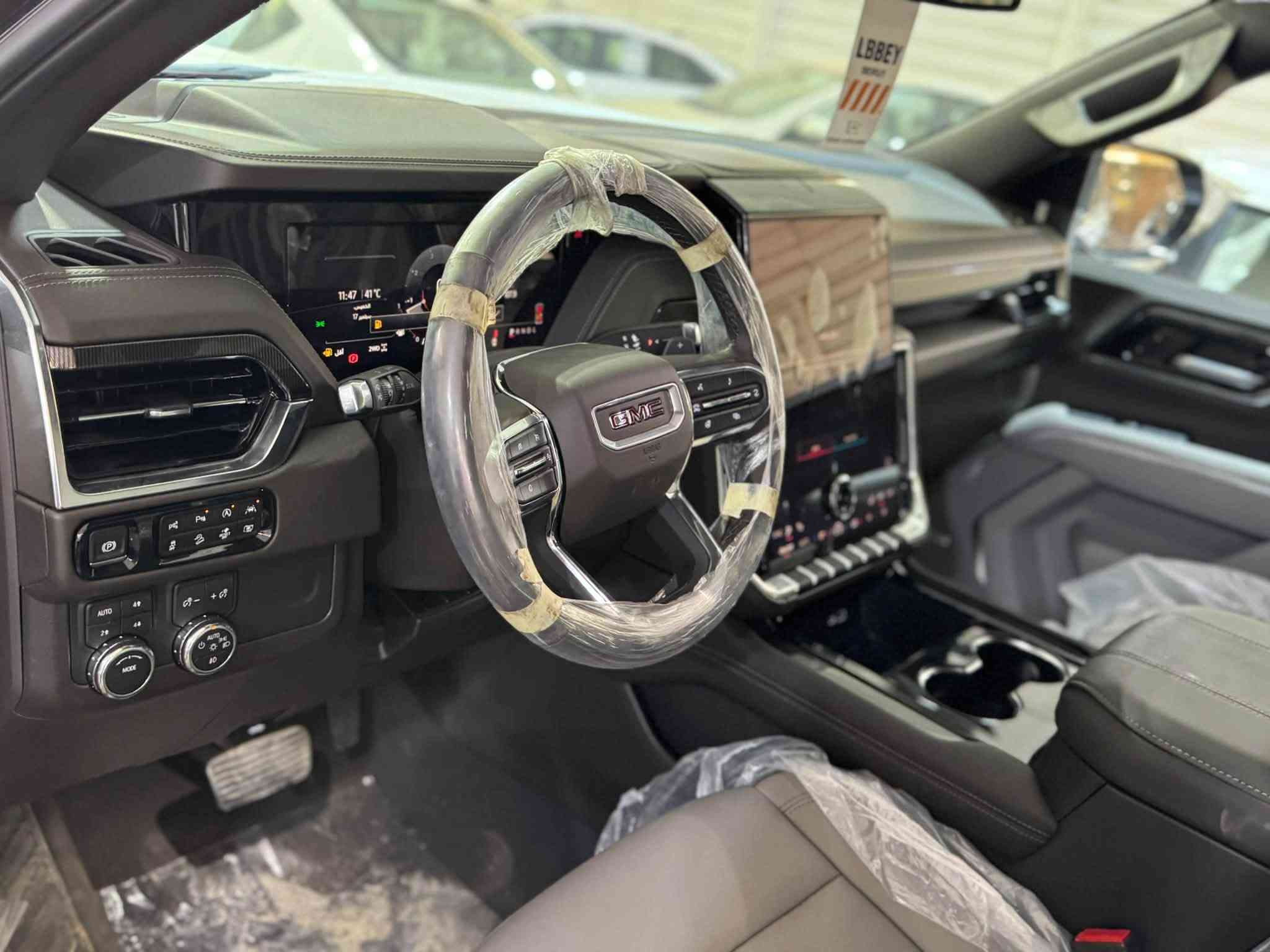 جمسي يوكن الفيشن 2026 زيرو
 حجم المحرك 5.3 V8 

 مفتاح التشغيل بصمة  

 تشغيل عن بعد 

بنوراما فتحت سقف

حساسات أمامية 

حساسات خلفية 

لايت زينون + LED 

 دخول بصمة ذكي 

 حجم الاطار R20 

 اشارة في المرايا الجانبية وكهرباء 

 ا ABS 

 دشبول شاشة ديجيتال 

 شاشة Apple Car play 

 سماعات سستم صوت شركه BOSE

 كاميرا دوارة 

لانارة الداخلية LED  

 مثبت السرعة Cruise 

 المودات والاوامر الصوتية 

 ا Bluetooth / T YPCE 

مخرج منفذ الطاقة 

مكان السياره بغداد 

واي استفسار ***********
