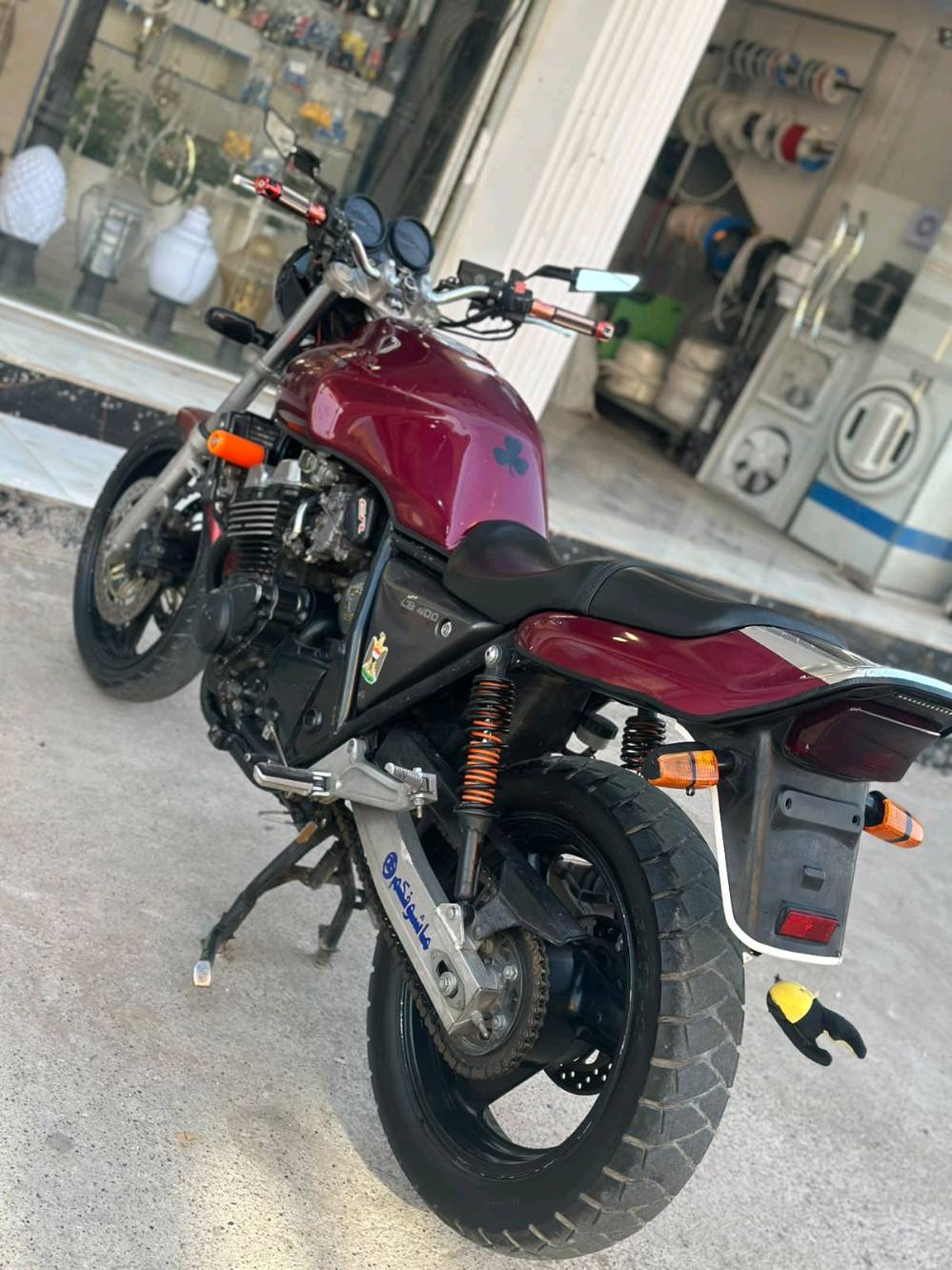 دراجه cb400 جيل اول 16ولف كامله مكمله كفاله عامه محرك مكفول مامفتوح شلعه معدل خير من الله دراجه كهربائيات كلهه شغاله ناعمه كزوز طرب سويجين دراجه نضافه موضحه بالصور للبيع او المراوس بتي ماكس 
الاستفسار ***********