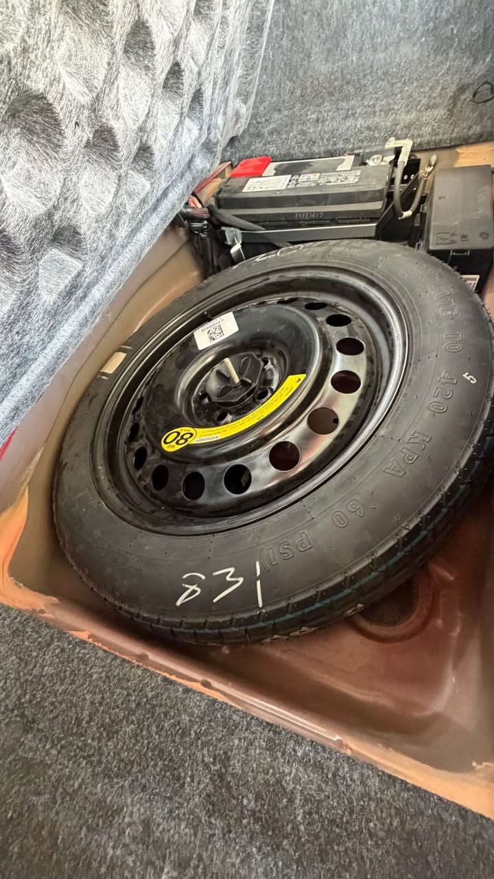جارجر sxt مديل 2023 لاس كول خليجي وكالة هارلم
رقم بغداد بأسمي مشروع وطني
كفاله عامه من كلشي ماشيه 23 الف 
مغلفه PPF بالكامل عليه ضمان 10 سنوات
لون احمر  محرك 3600 كير 8 نمر 
سماعات صوت الباين داخل جلد احمر 
بصمتين تشغيل عن بعد مع حساسات وكامره
السياره بعدها بتايرات الشركه مشلن
السعر 285  
مكان السياره البصرة 
للأستفسار *********** Singapore
