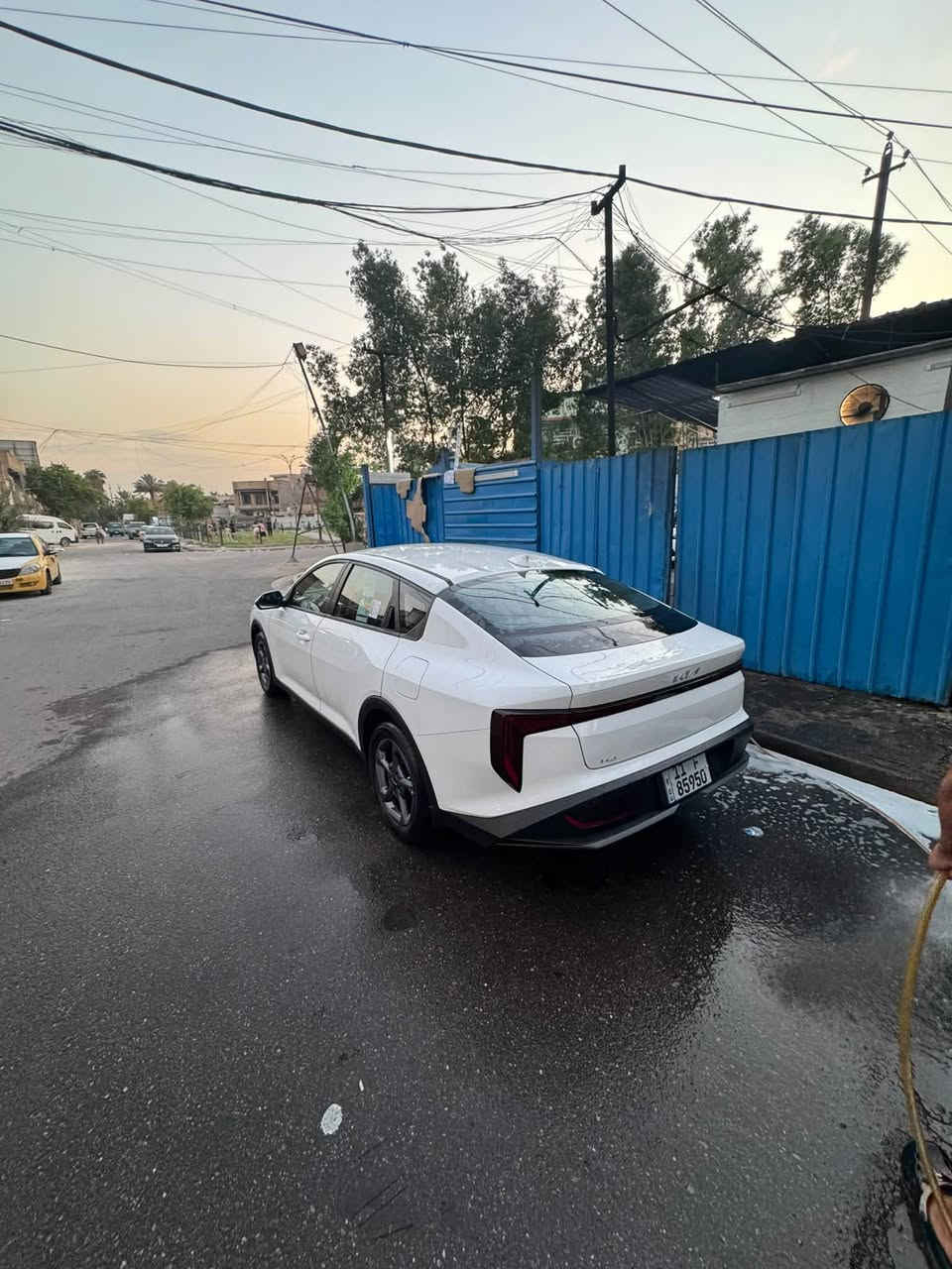 سلام عليكم كي ٤للبيع خليجي موديل 2025
نص فول محرك 1600 
ماشيه 3000
داخله بضمان 
بيهة حالوب بسيط جداً 
سعرهة 165$وبيهة مجال 
مكاني بغداد حي العامل 
رقمي ***********
