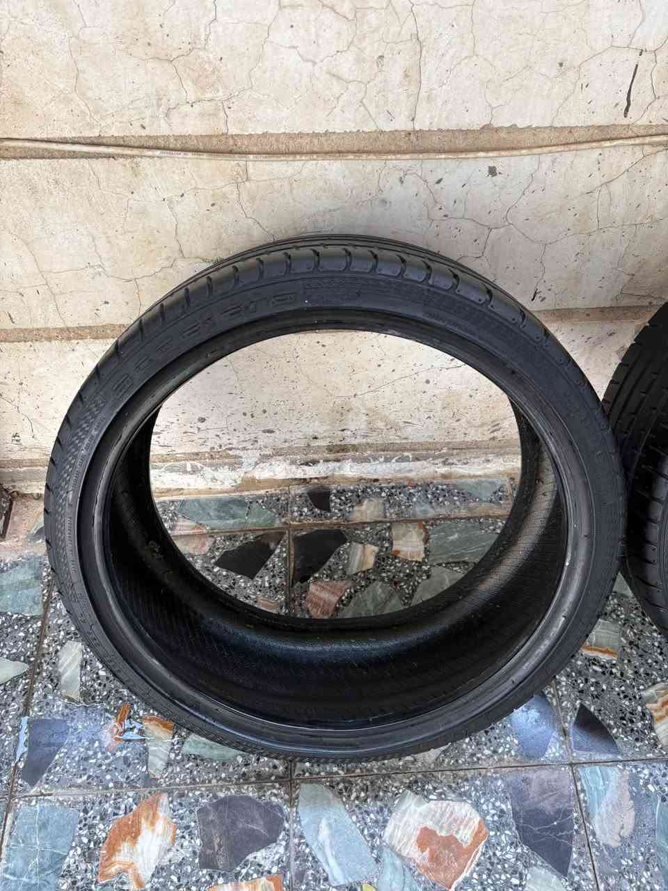 زوج تايرات • 235/35/20 • نظيف