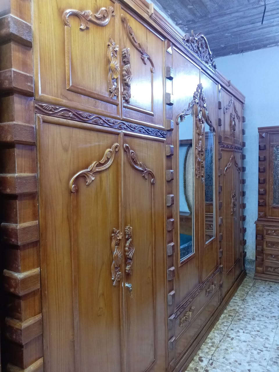 مكلف بلنشر غرفه تسكام نجاره مسرح ام الطابوكه تكمه زان مصري اخت الجديده مليون ونص وبيه مجال مكانه حله للاستفسار الاتصال بلرقم ***********
