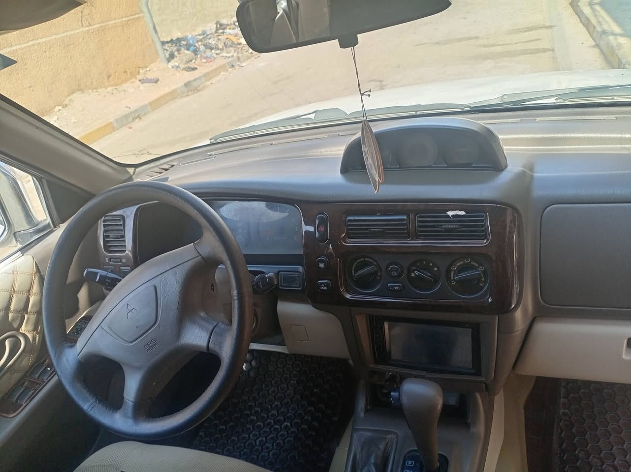 السلام عليكم
ميسبوشي نتافيا

تخم تاير جديد

كير ومحرك بلادي بلادي

كشر نضيف حييل لون ابيض

تبريد ويه السويج موديل ٢٠٠٨

عنوان بغداد الحسينيه الراشديه

*********** واتساب

*********** رصيد
