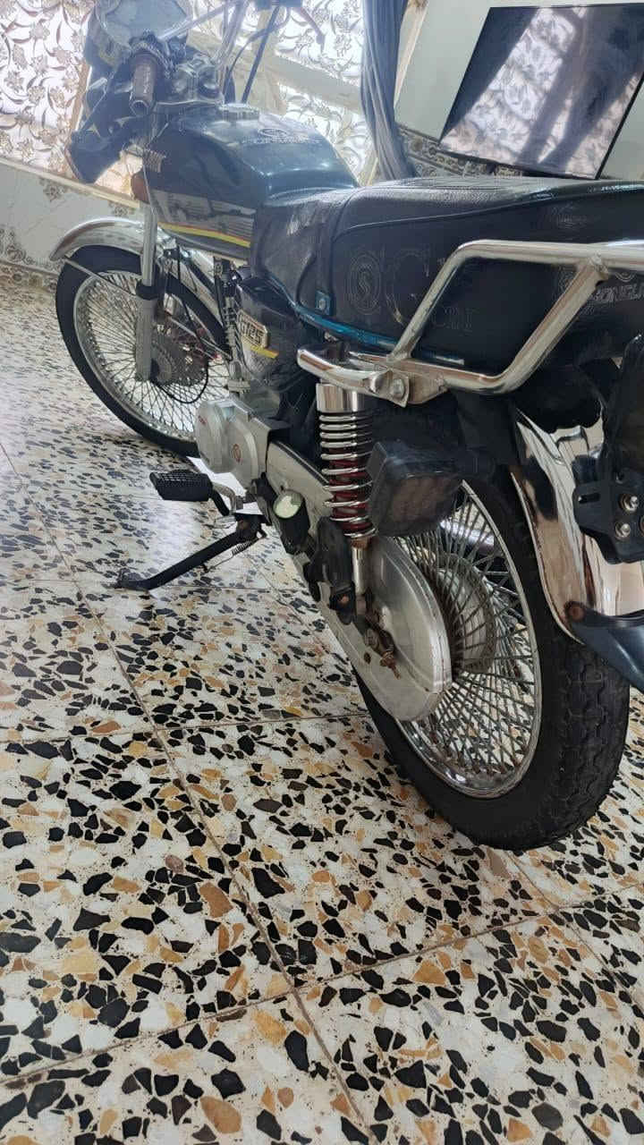 دراجه تايكر للبيع موديل 24 طالعه بل 25 دراجه كفاله عامه أوراق ستنساخ كهربائيات كله شغاله السعر 550وبيه مجال قليل مكاني حله ابو غرق ***********
