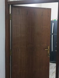 باب مع كيلون قياس190 طول  90 عرض مع جرجوبه بسعر 75 الف بغداد الكرخ غسا...
